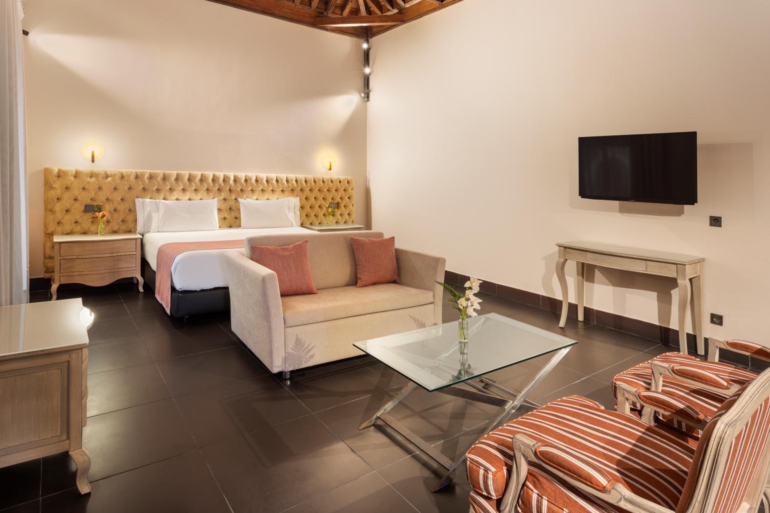 Suite - Photo 6
