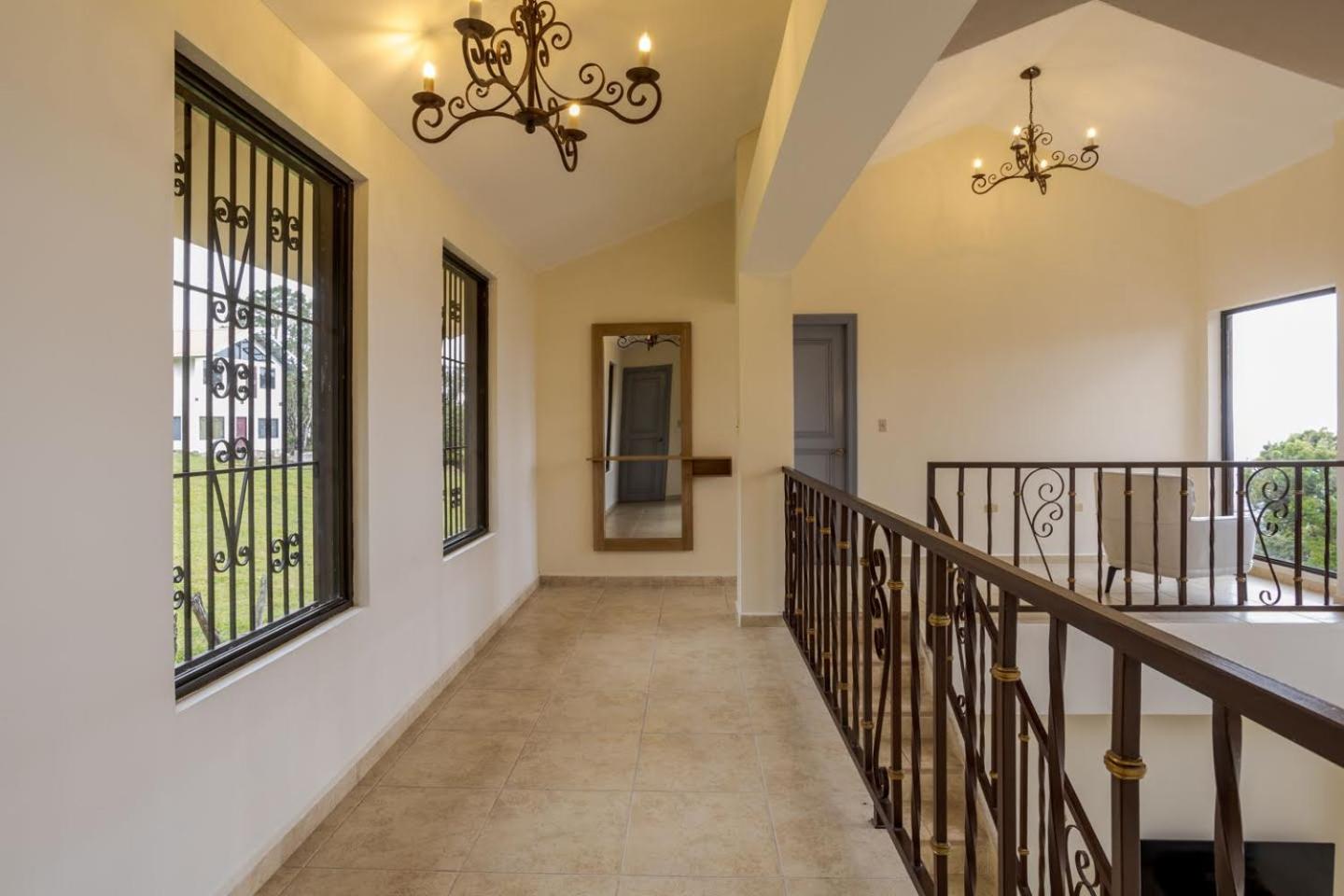 Three-Bedroom Villa photo 2
