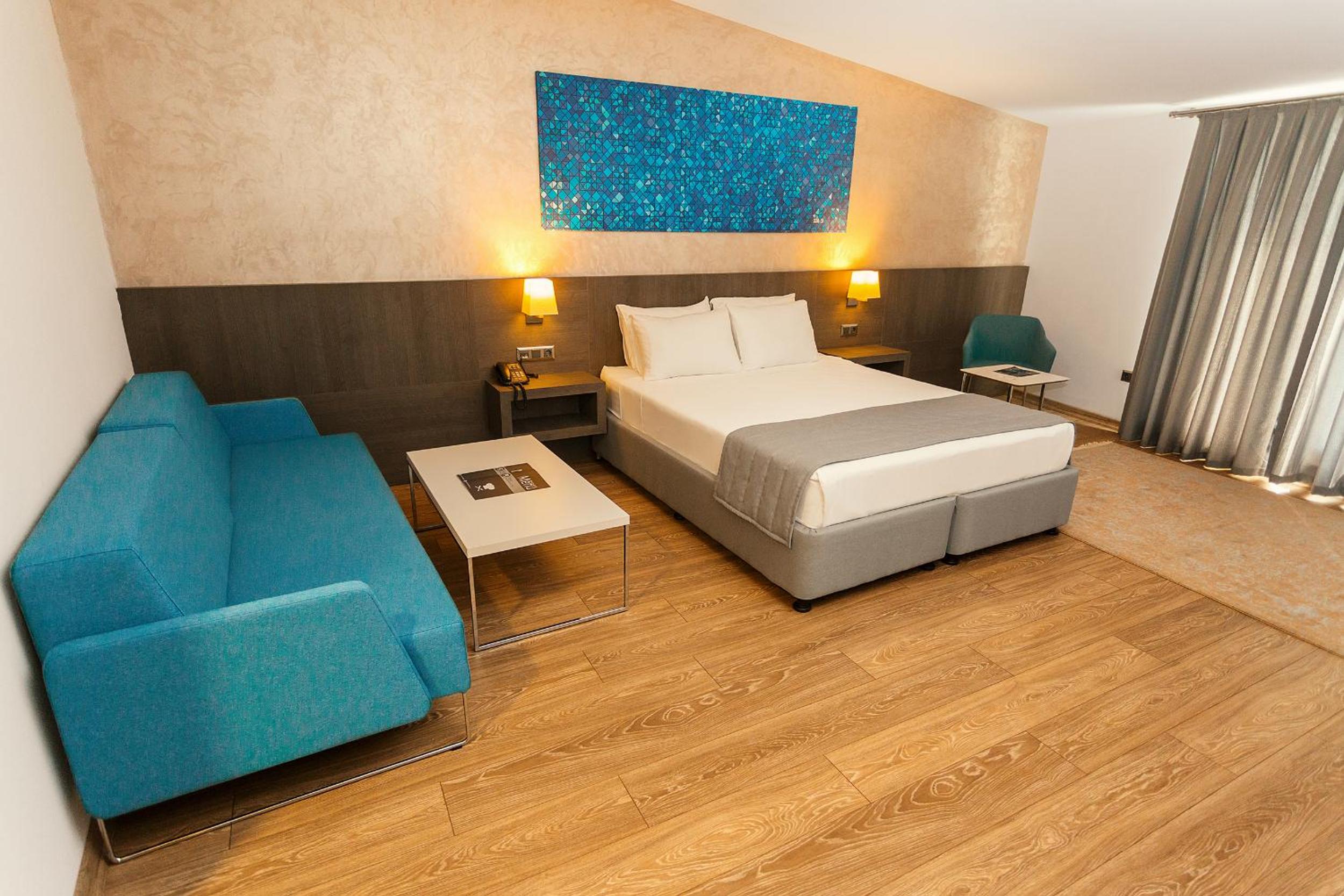 Suite - Photo 3