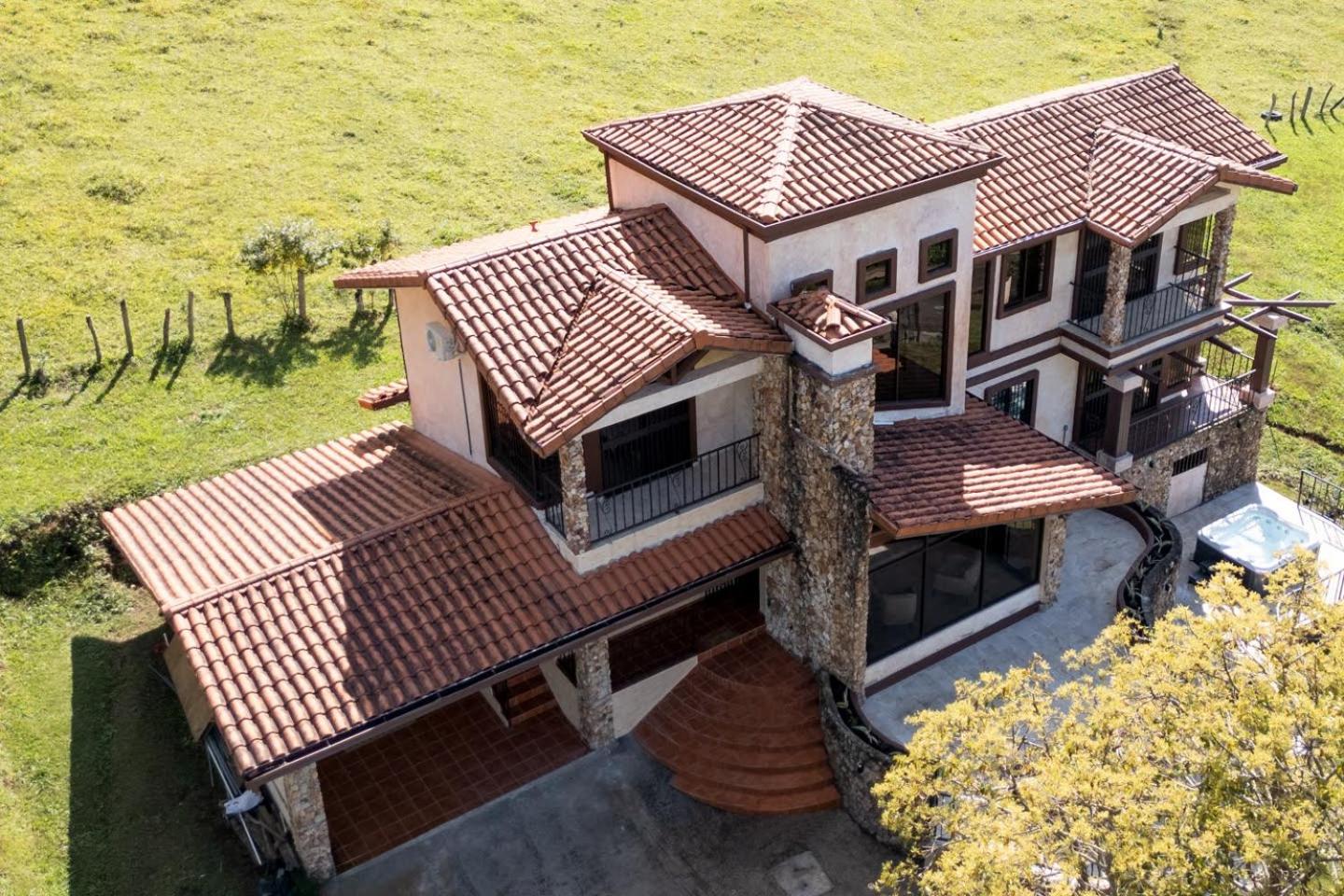 Three-Bedroom Villa photo 1