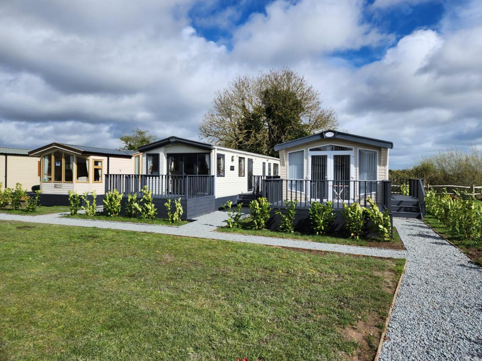 Mobile Home photo 2