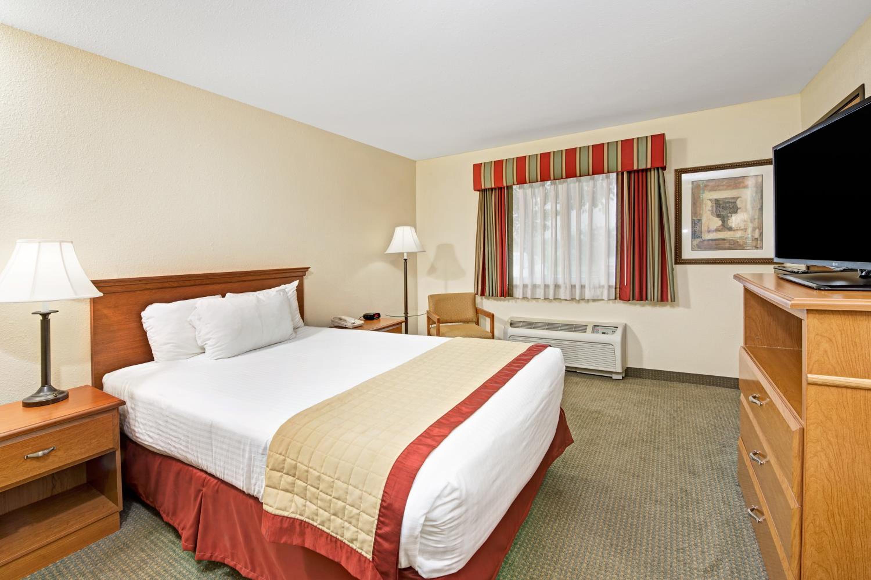 King Room - Non-Smoking - Photo 2
