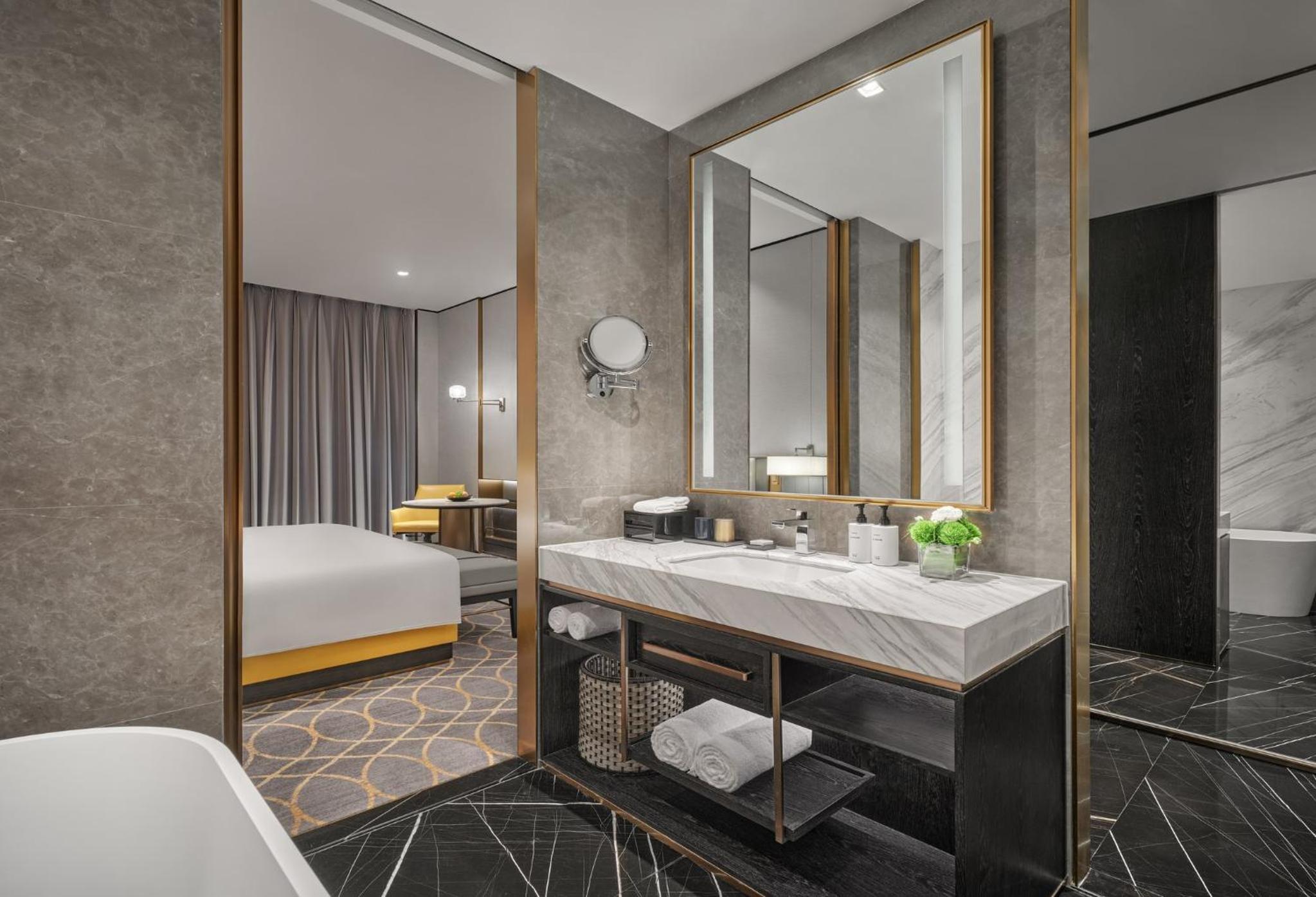 Premium King Room with Lounge Access and City View