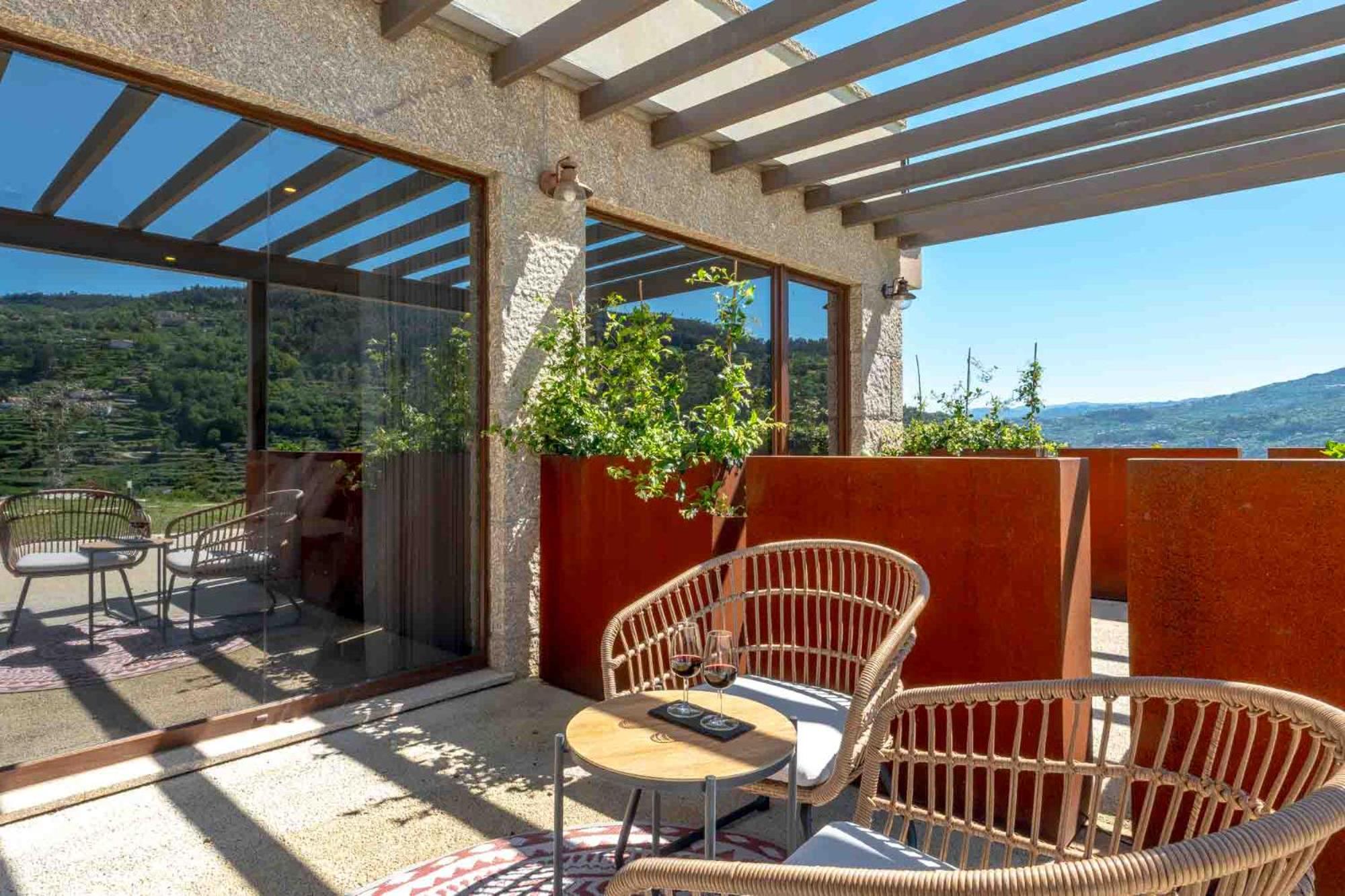 Deluxe Double or Twin Room with Mountain View photo 2