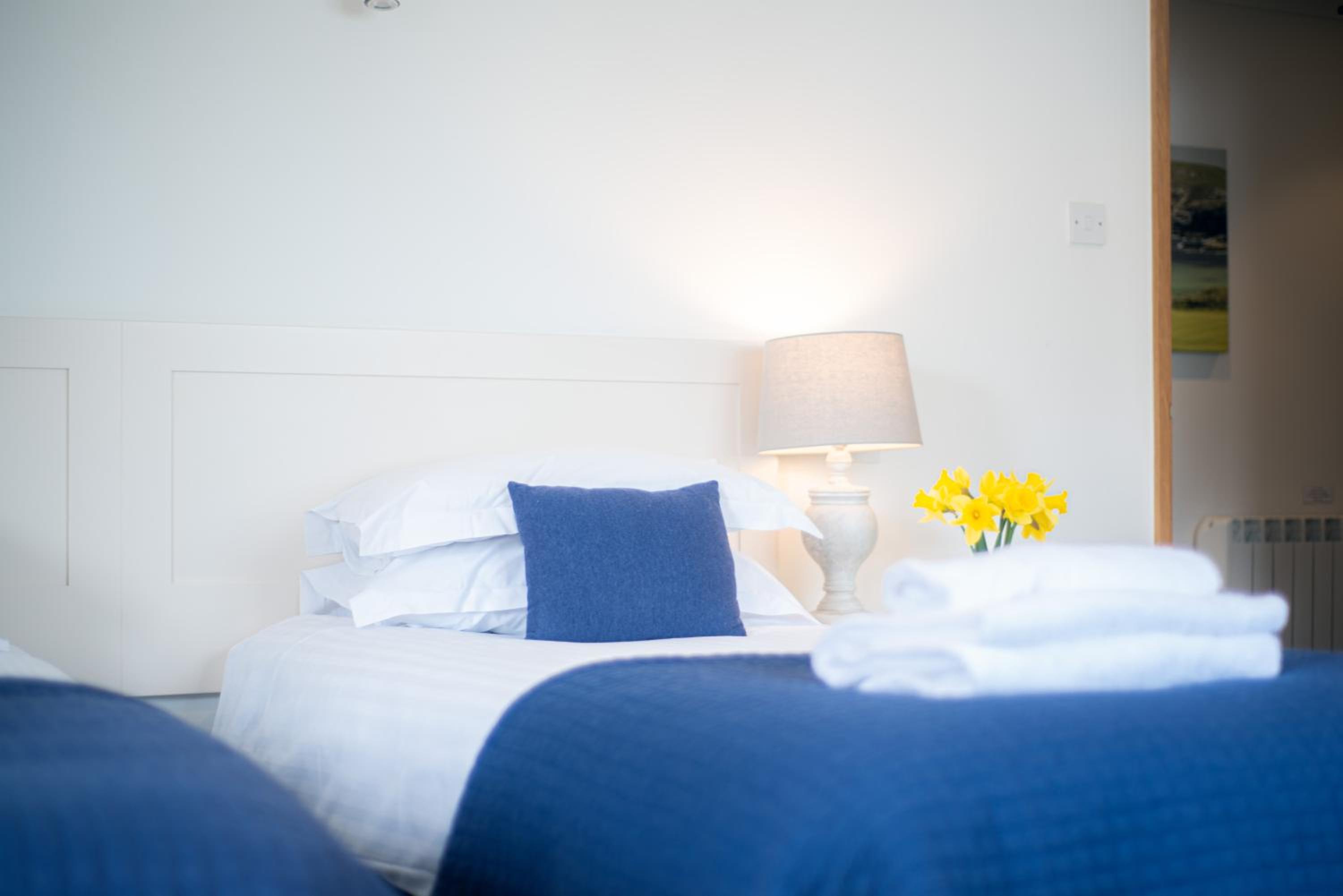Two-Bedroom Apartment with Sea View - Photo 2