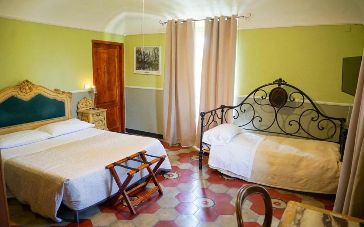 Deluxe Double Room (2 Adults + 1 Child) photo 1