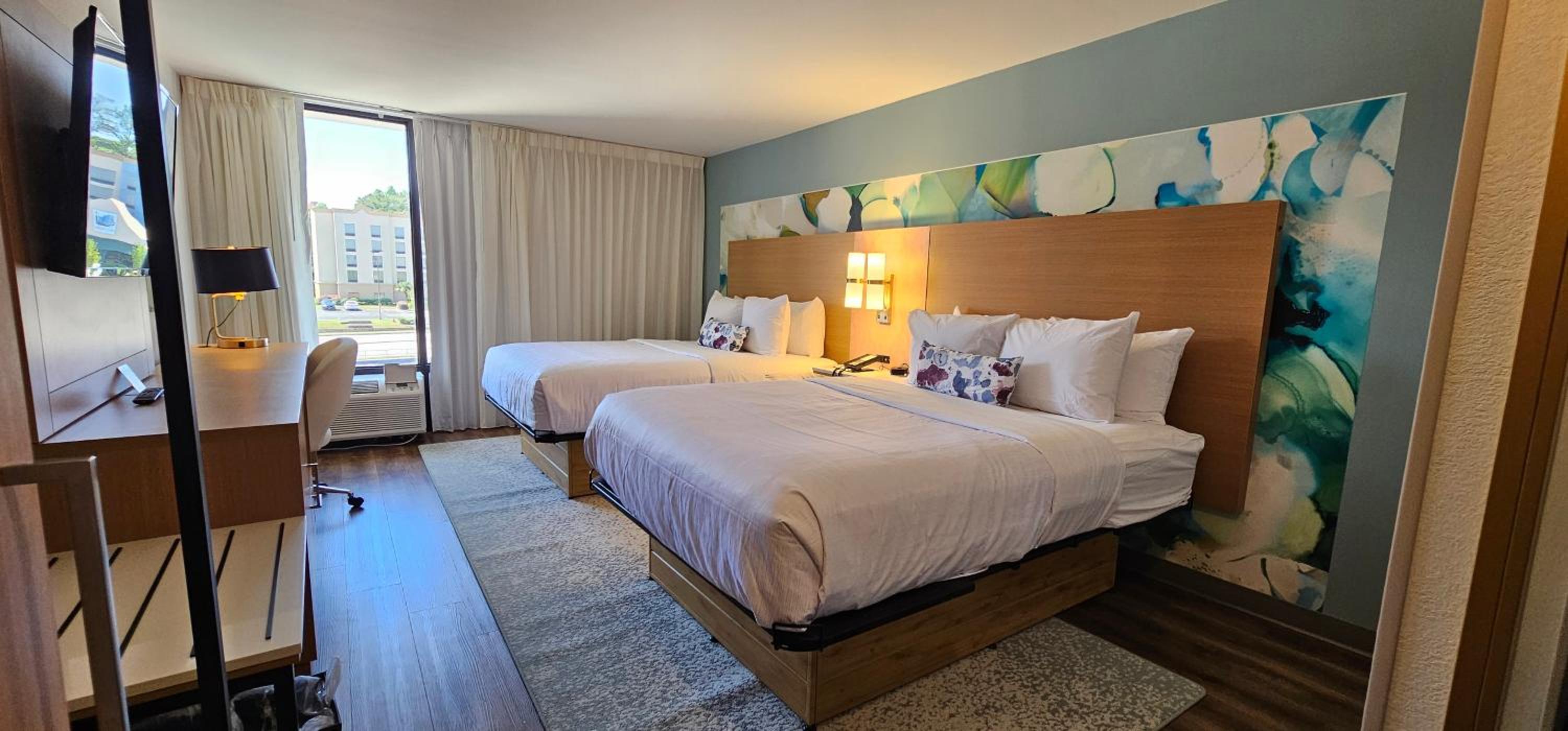 Queen Room with Two Queen Beds - Non-Smoking - Photo 4