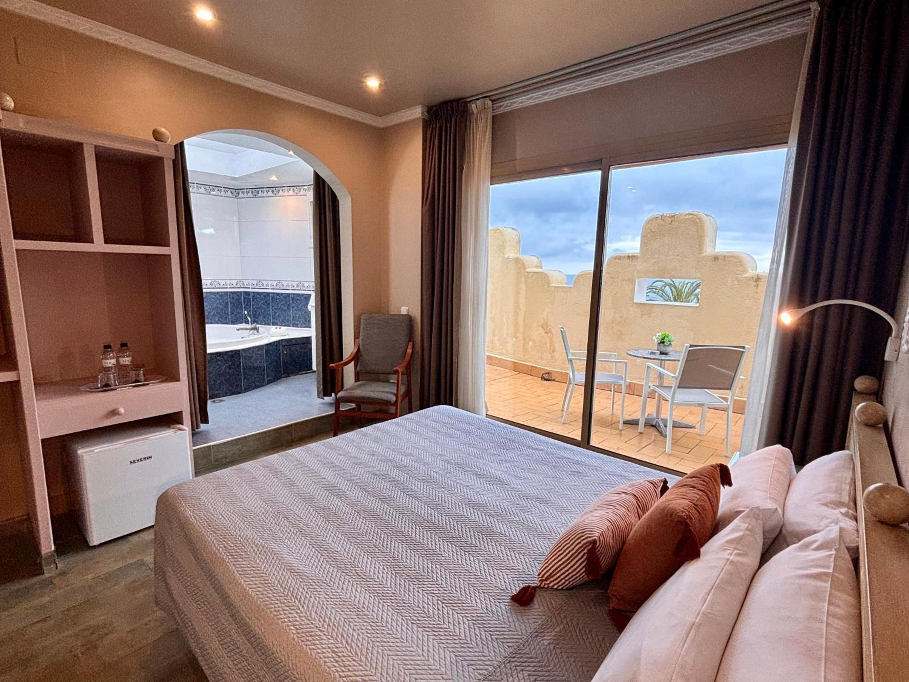 Superior Double Room with Terrace and Sea view  - Photo 4