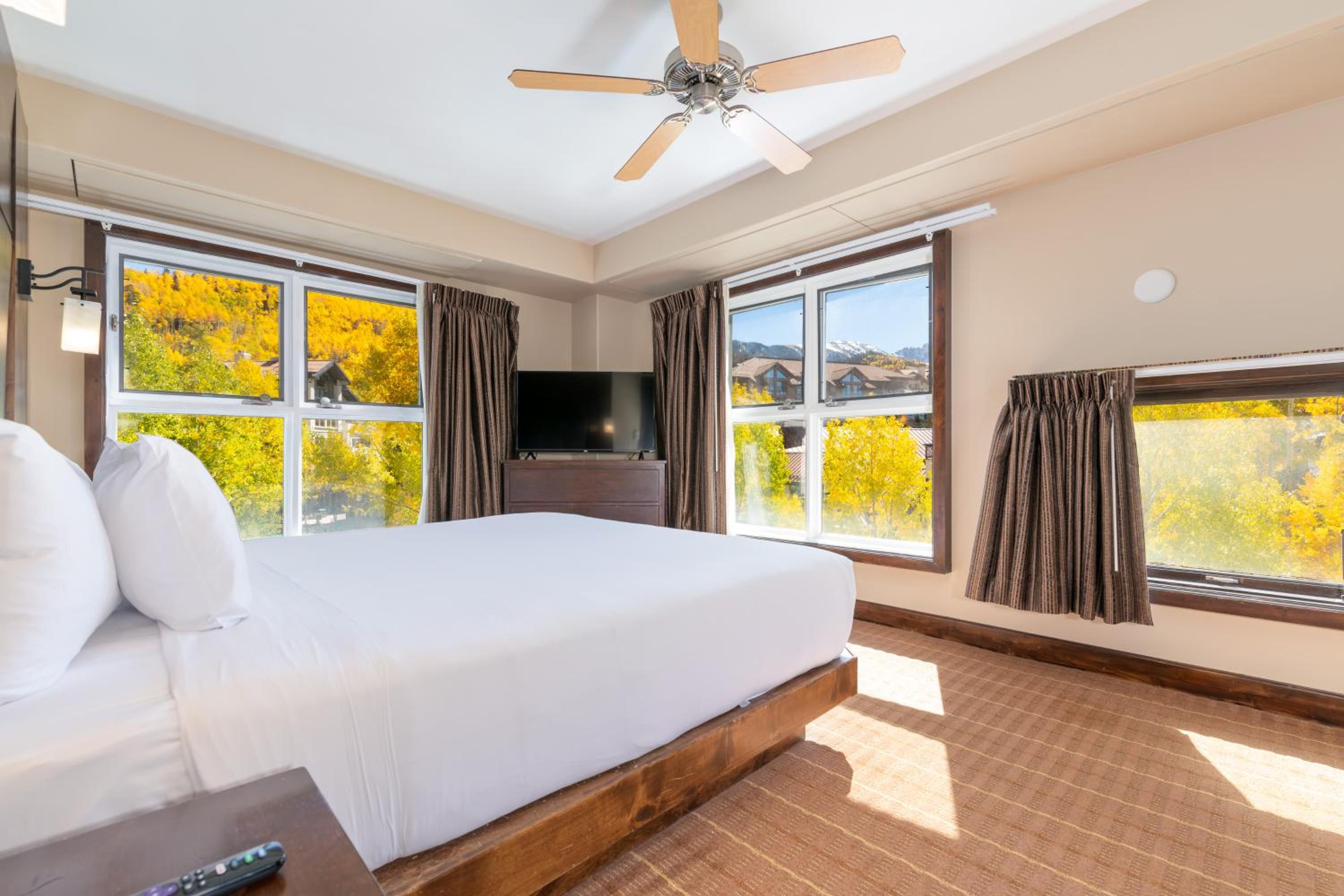 King Suite - Photo 1