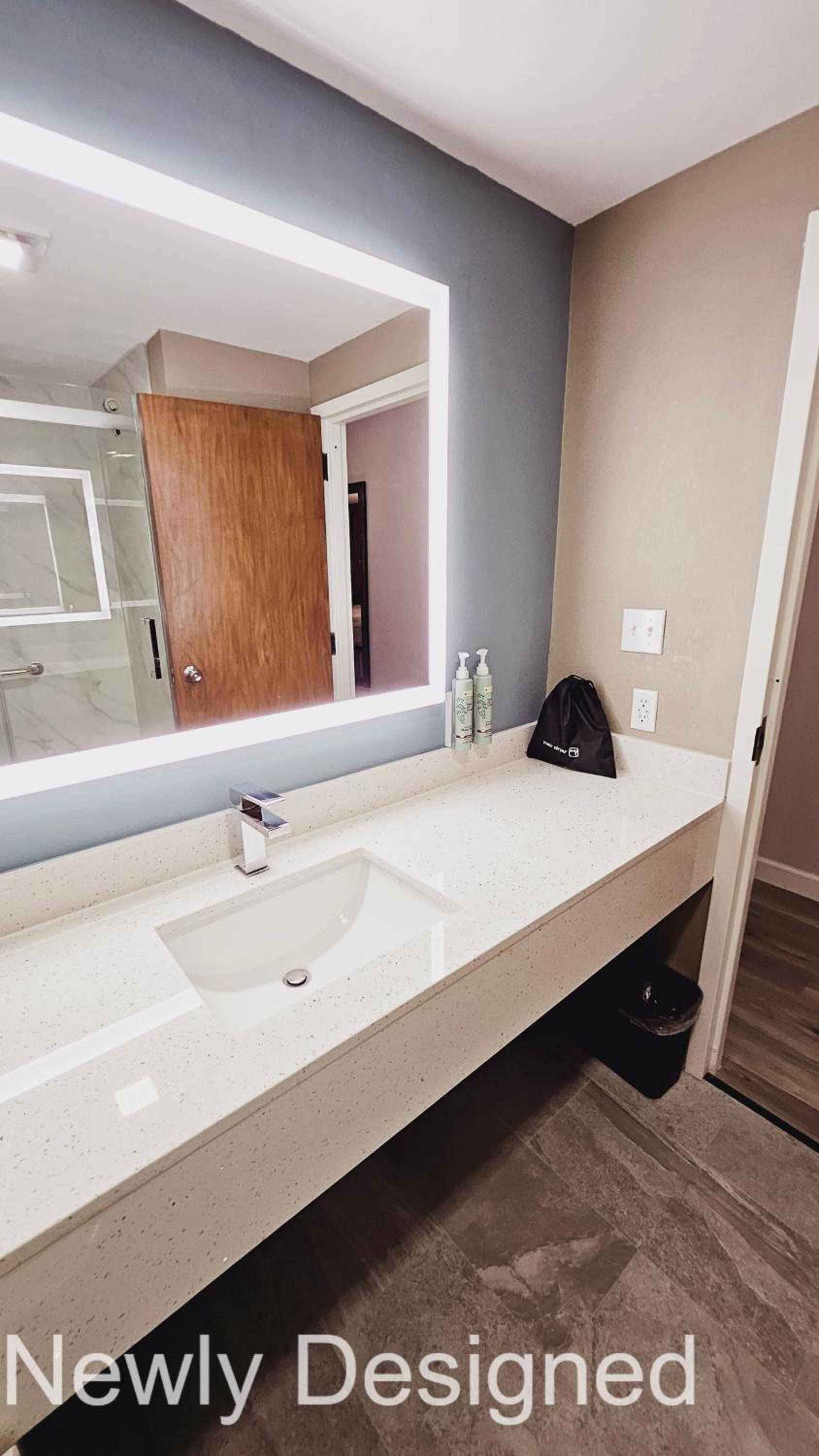 Double Room with Two Double Beds - Non-Smoking - Photo 7