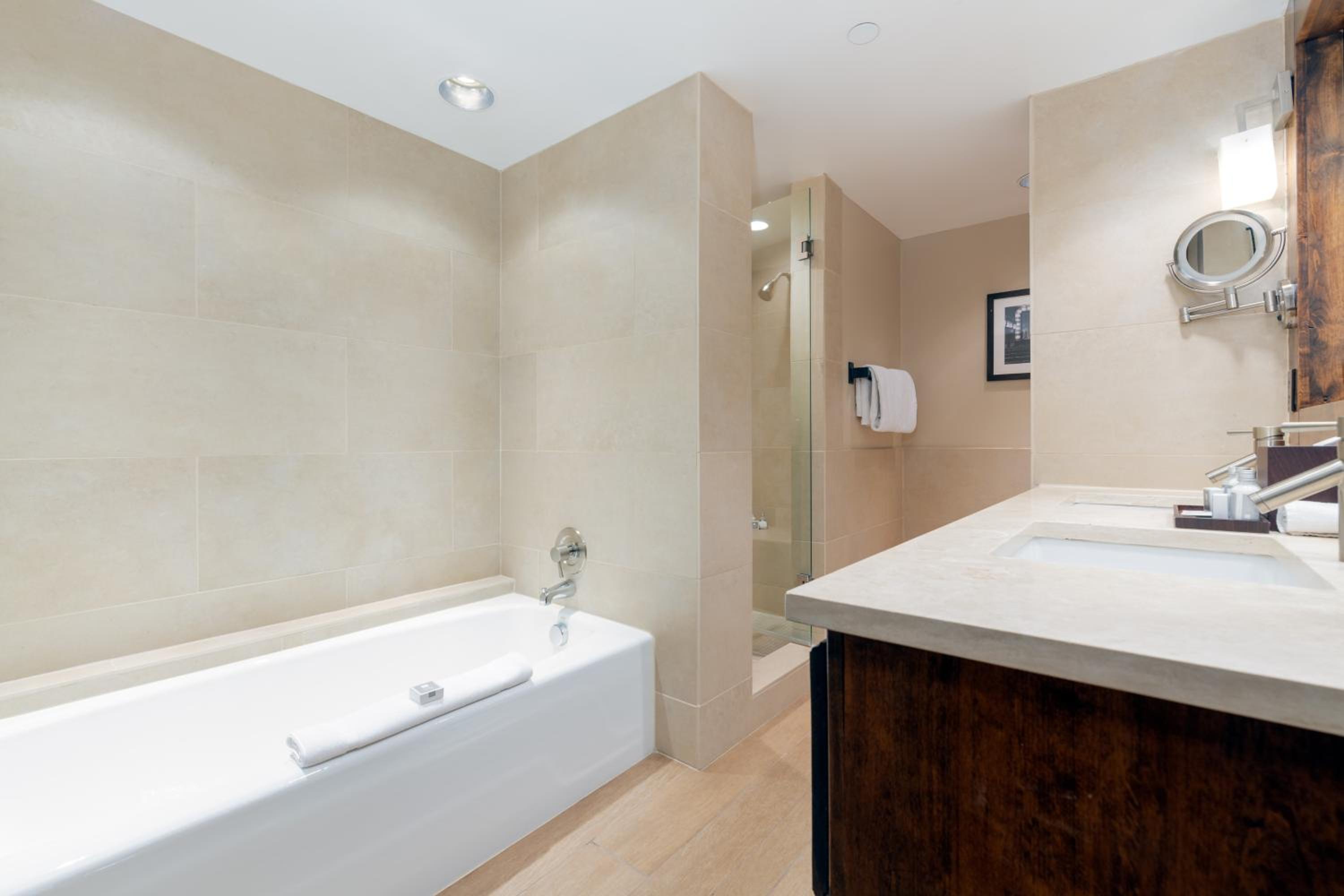 King Suite - Photo 4