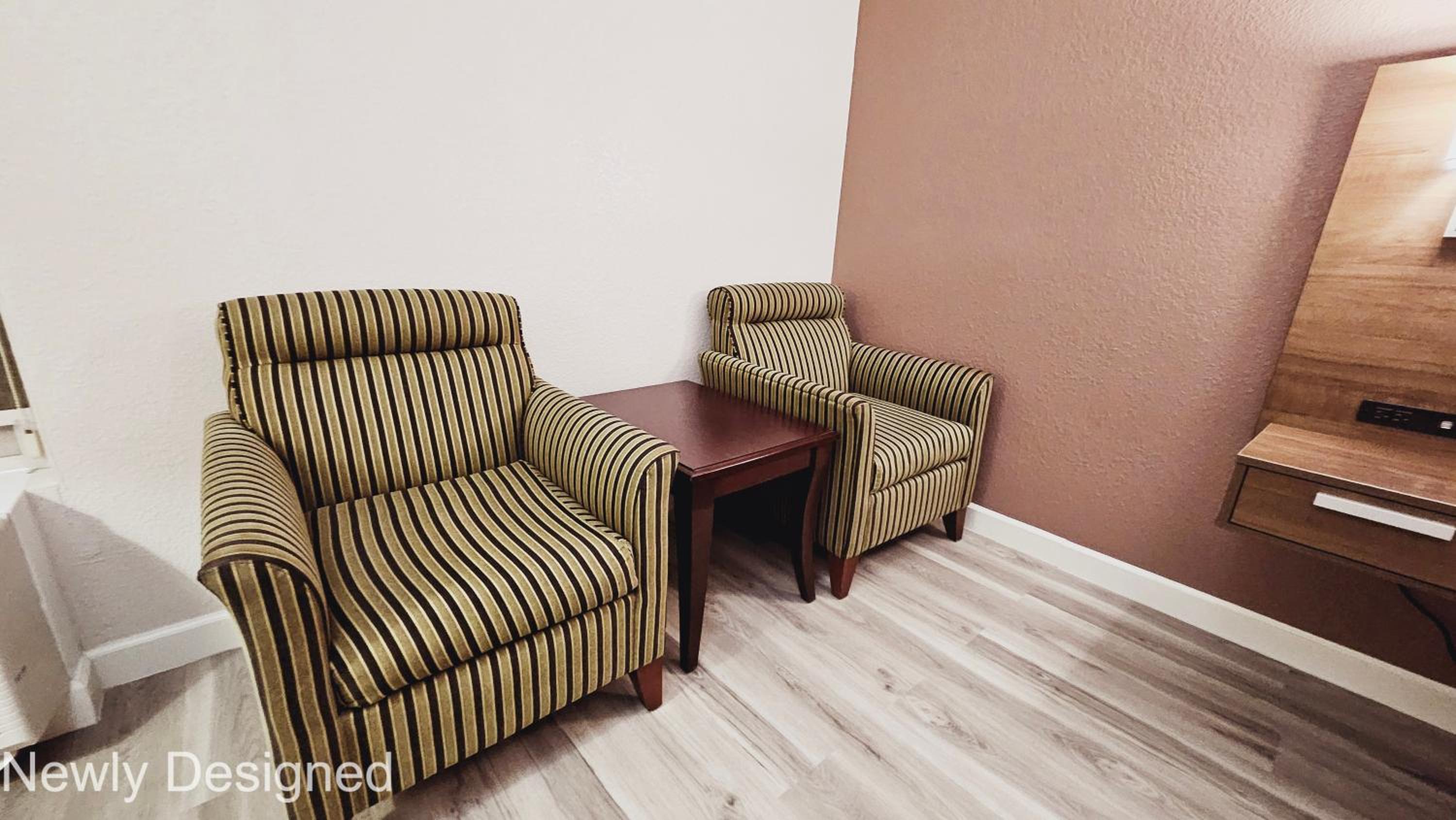 King Room - Non-Smoking - Photo 11