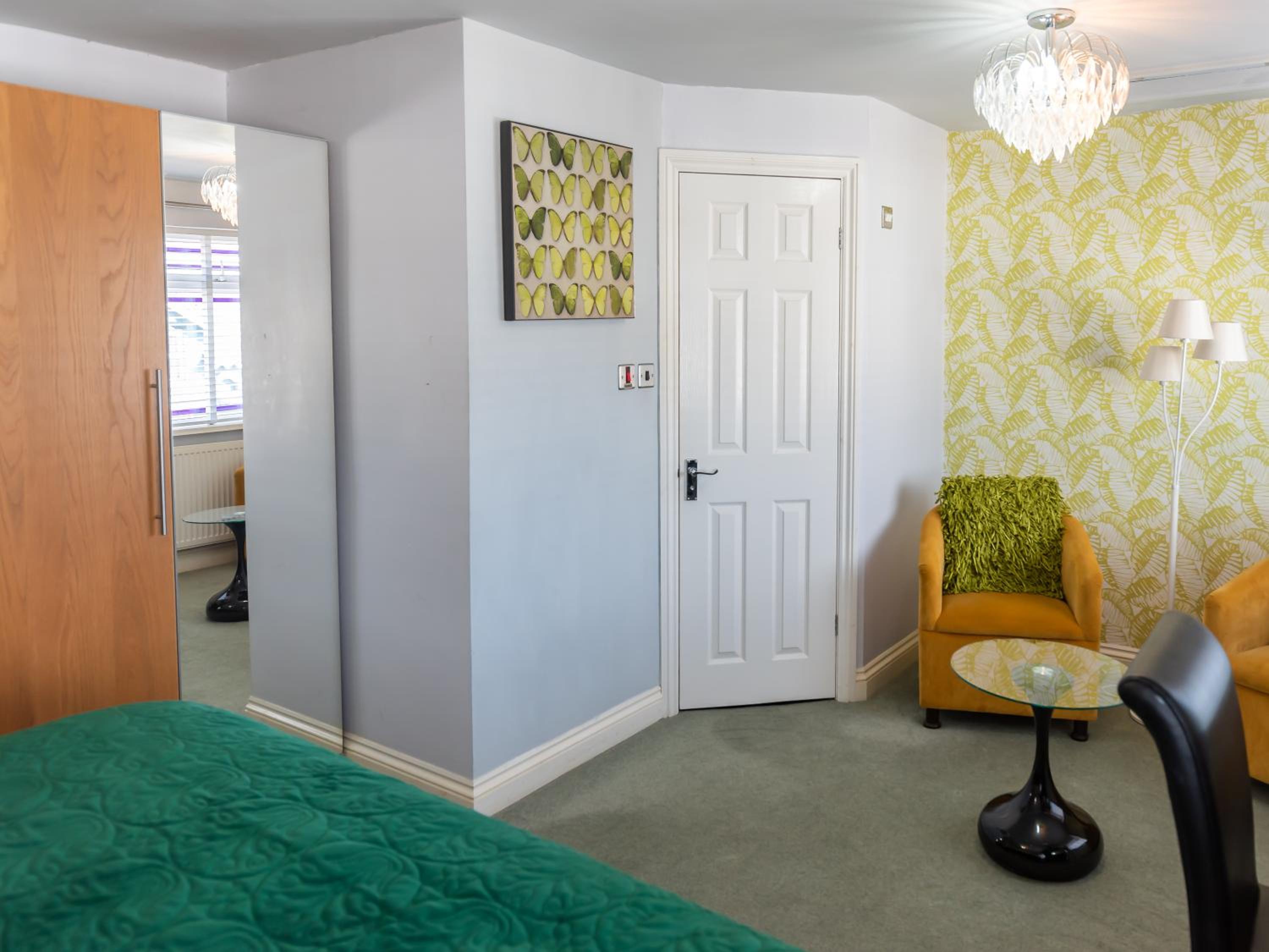 Deluxe King Room - Photo 2