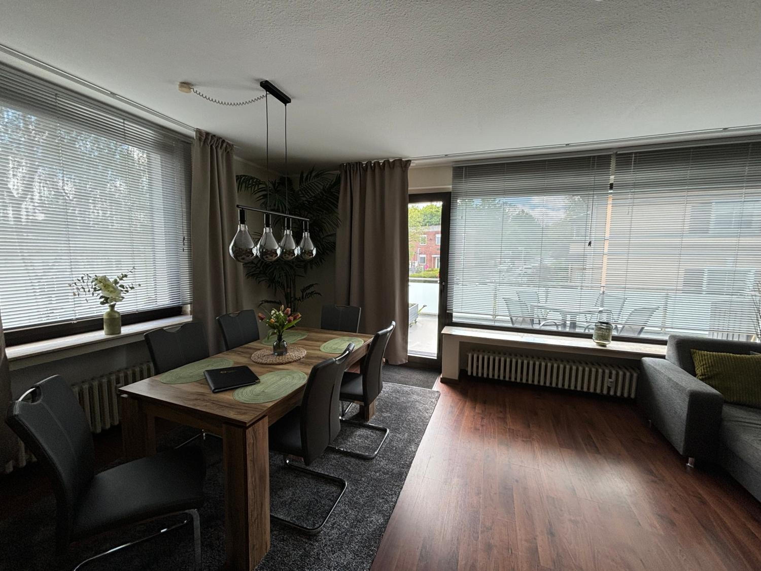 Two-Bedroom Apartment with Balcony photo 3