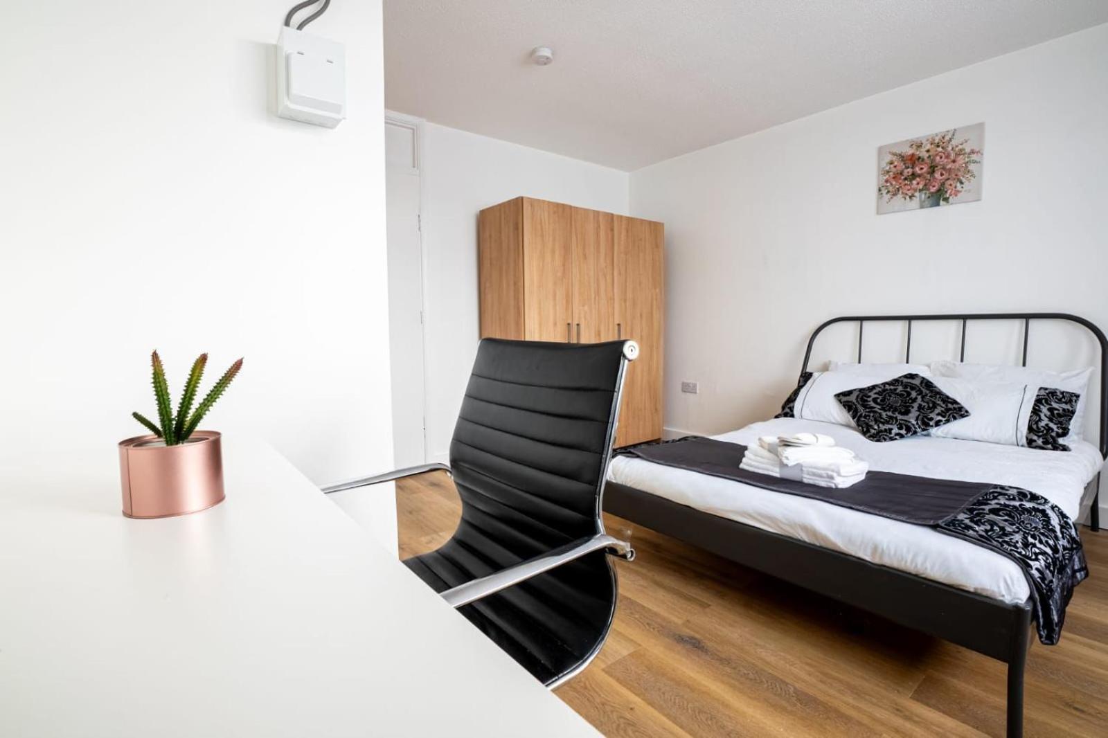 Double Room With Private Bathroom photo 2