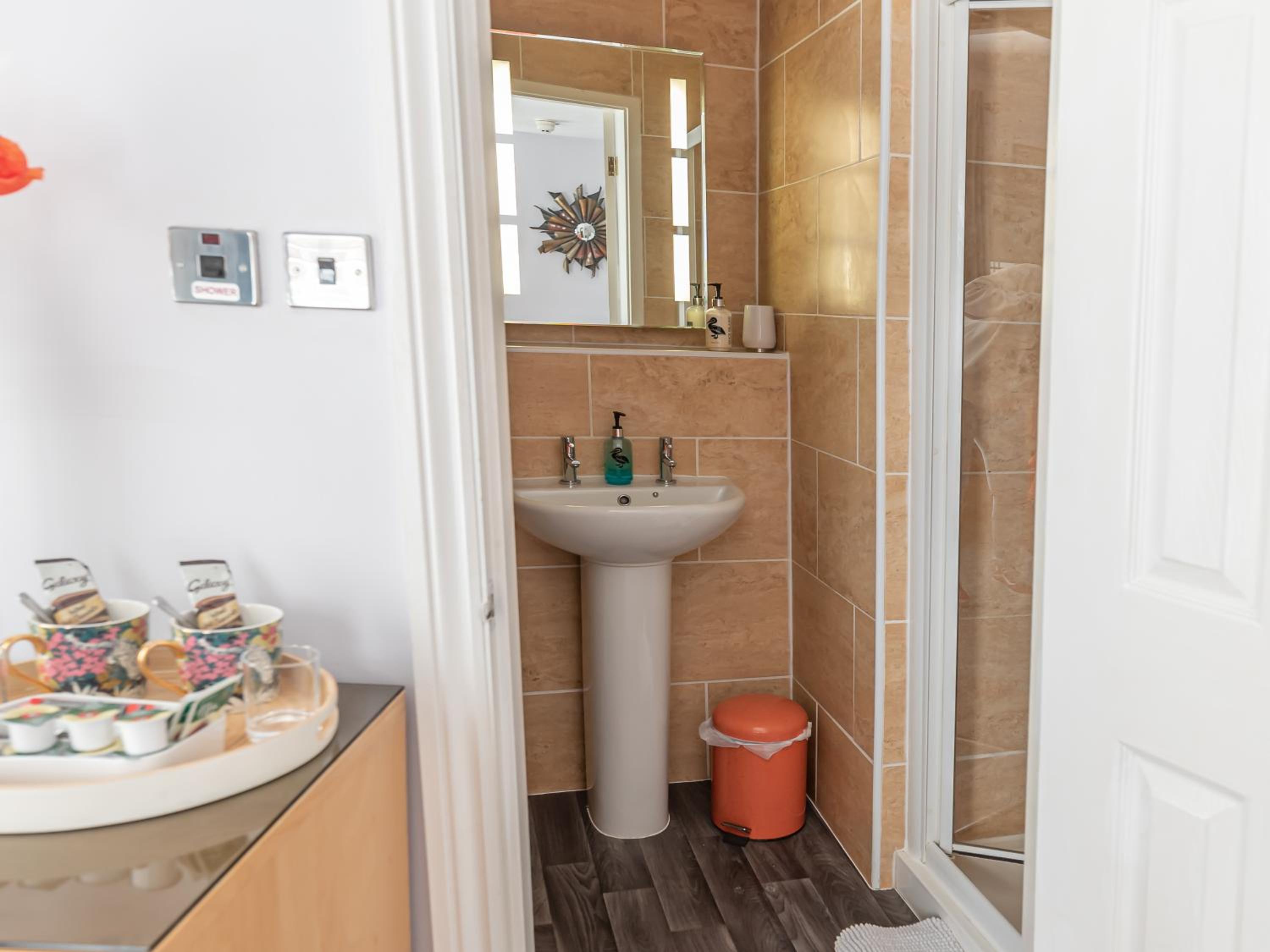 Double or Twin Room with Private Bathroom - Photo 3