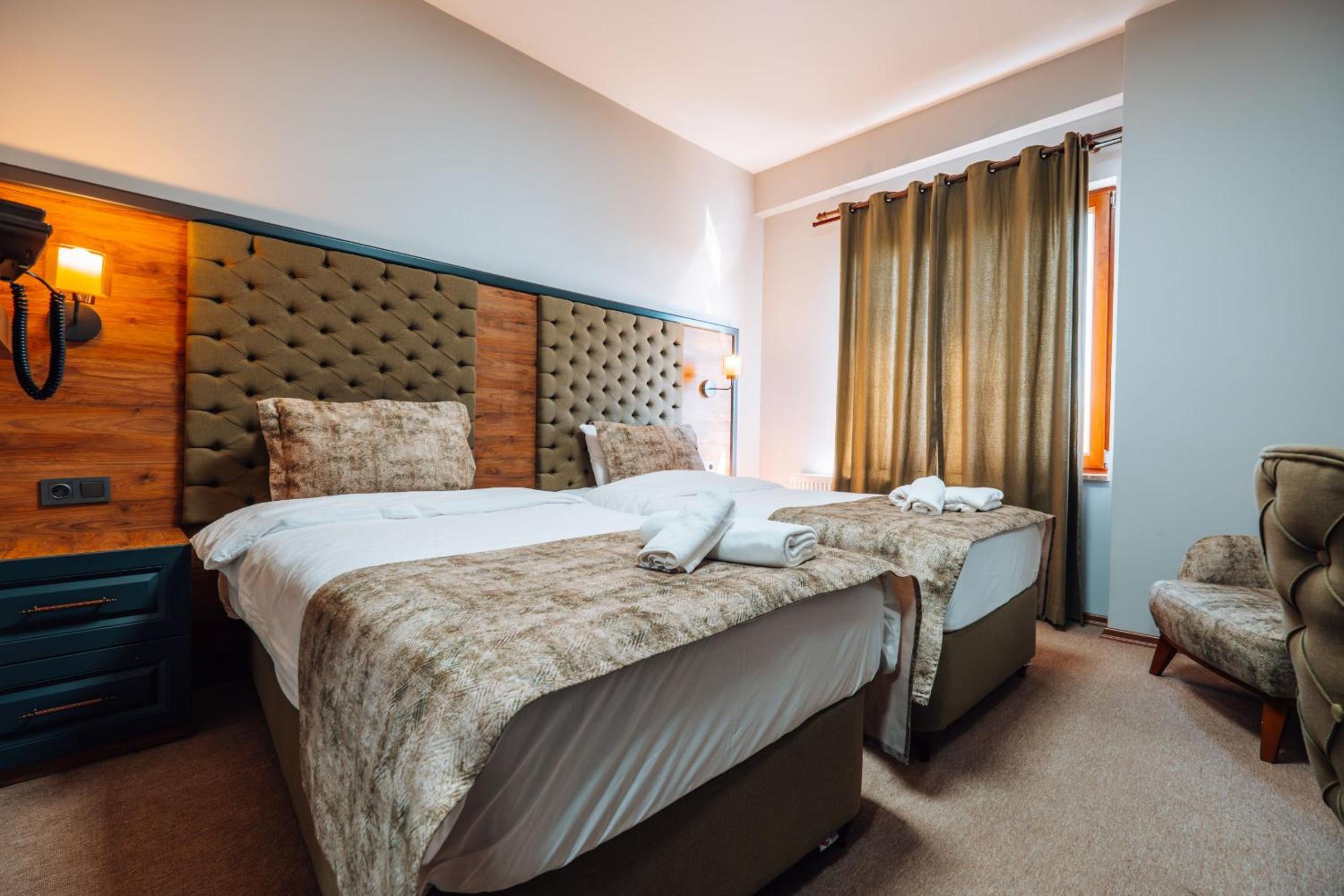 Standard Double or Twin Room photo 1