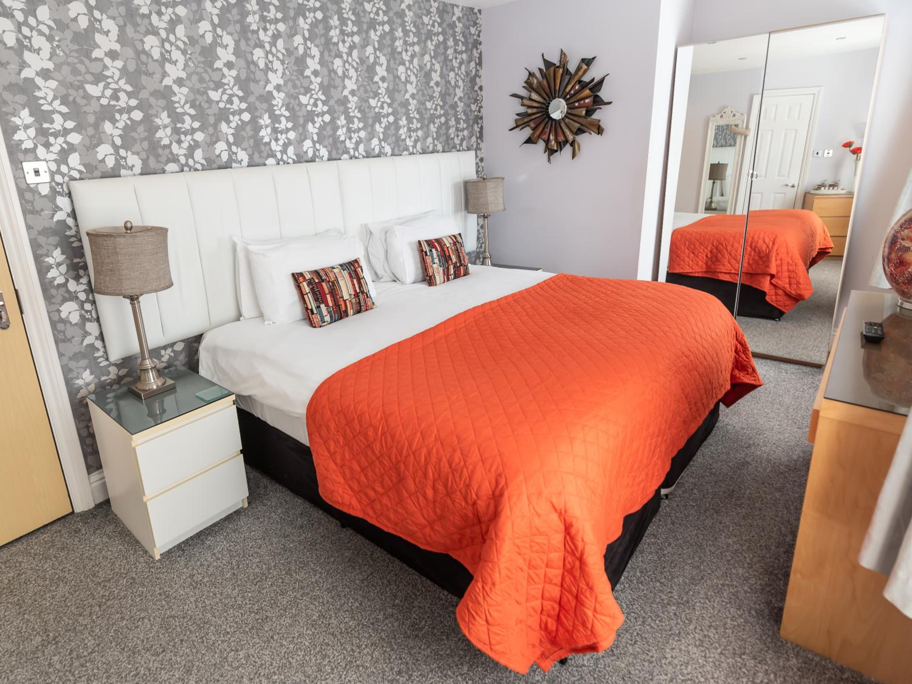 Double or Twin Room with Private Bathroom - Photo 1