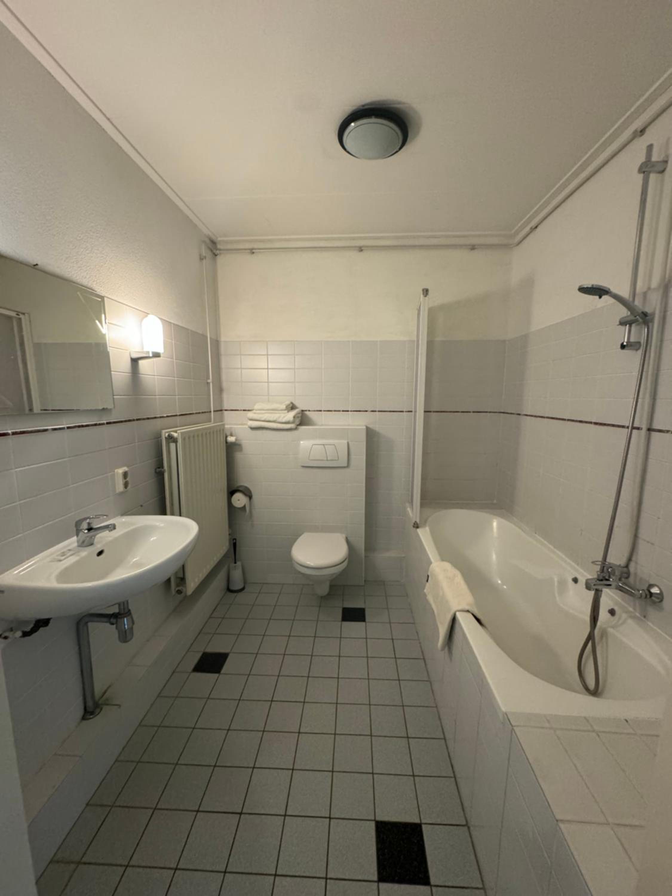 Twin Room with Bath photo 2