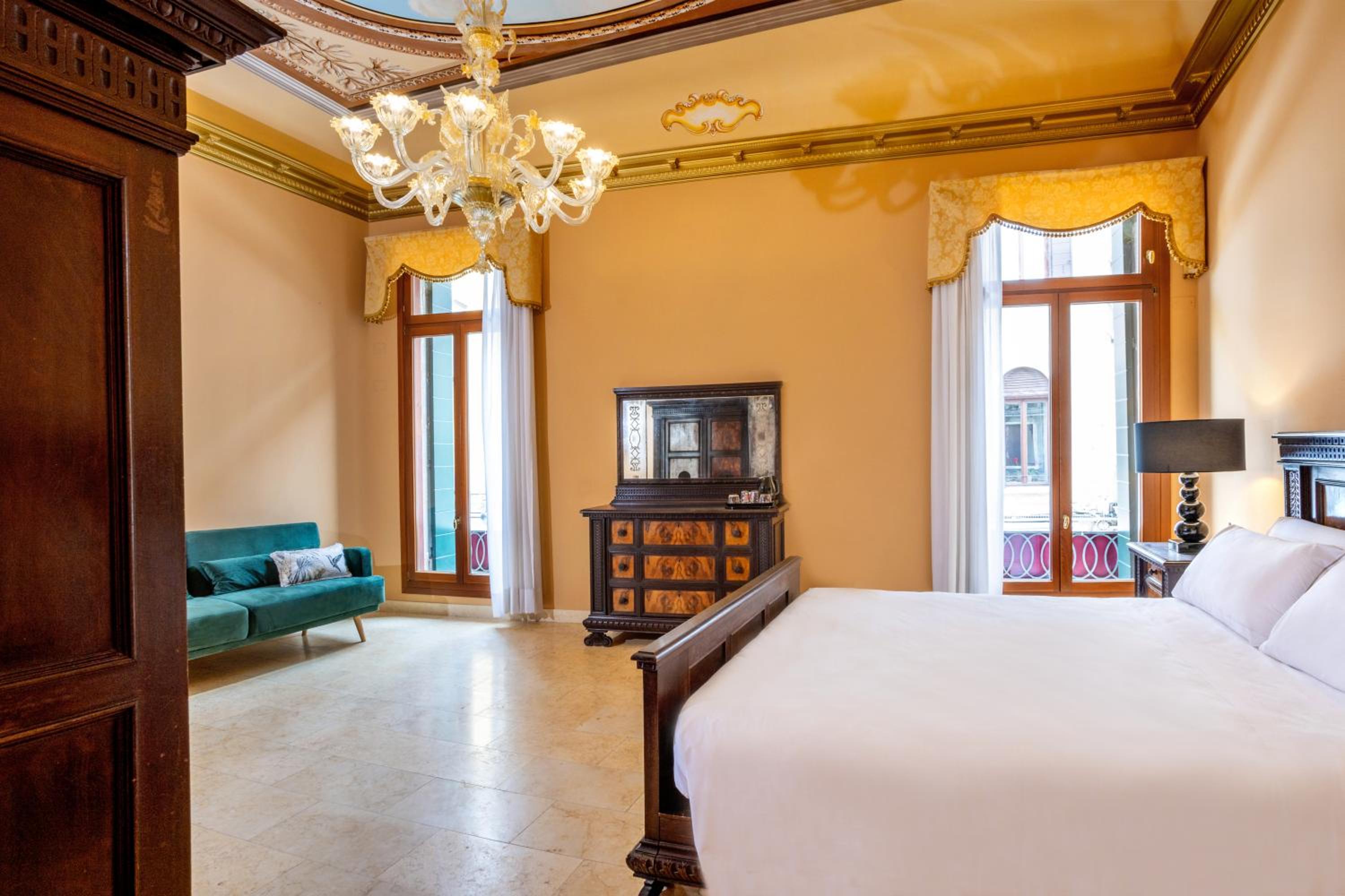 Deluxe Double Room with Extra Bed photo 3