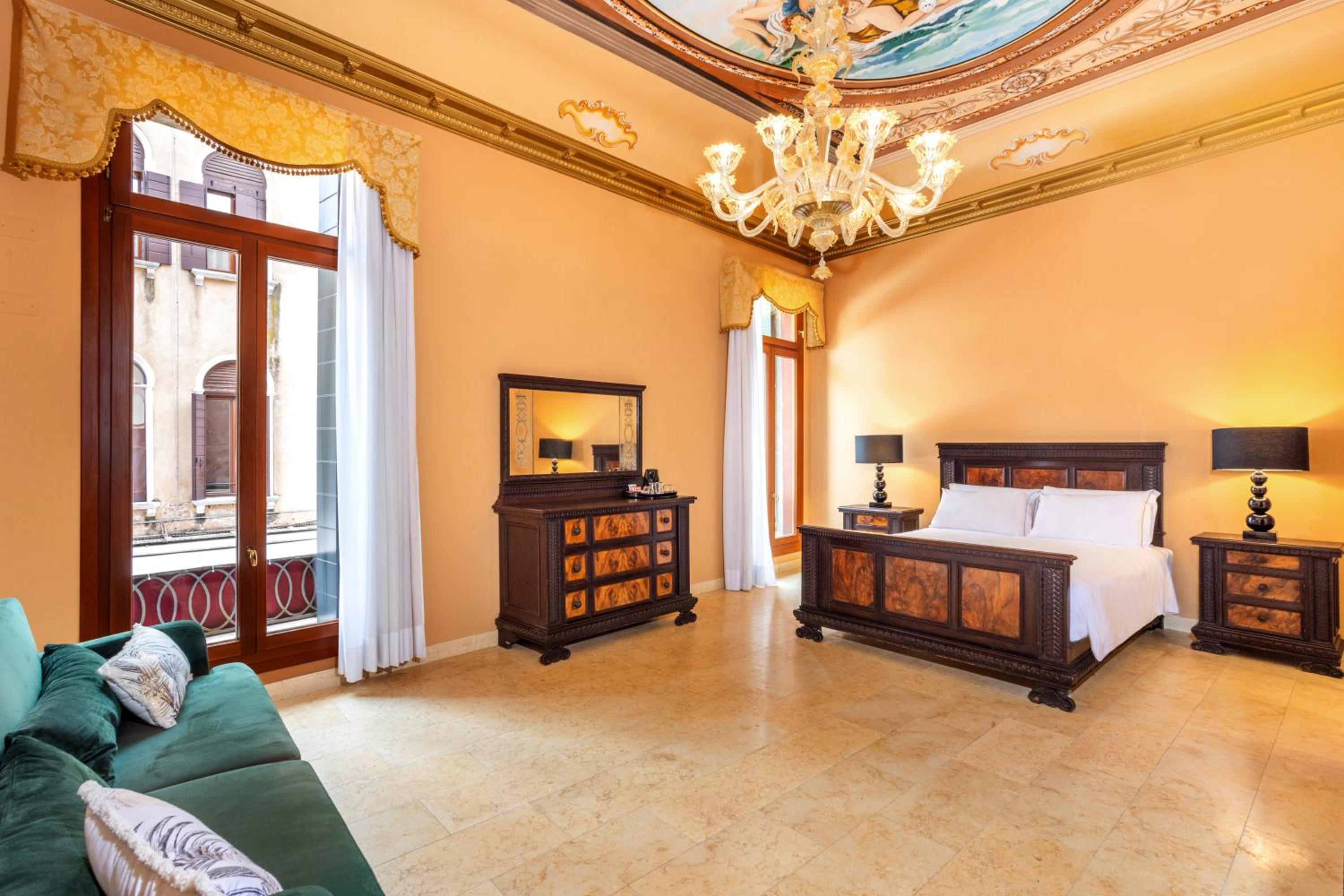 Deluxe Double Room with Extra Bed photo 1