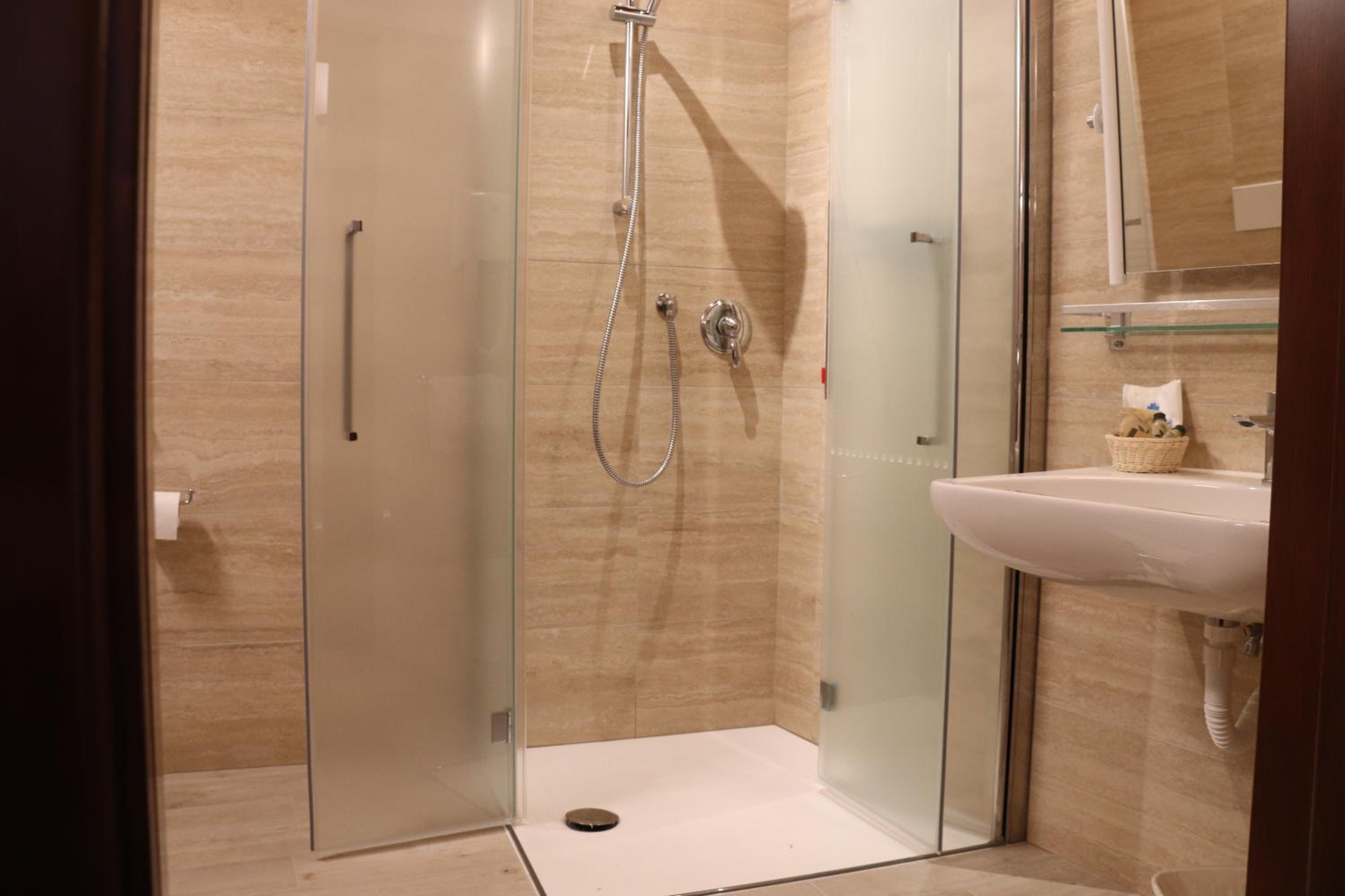 Superior Suite - Photo 5