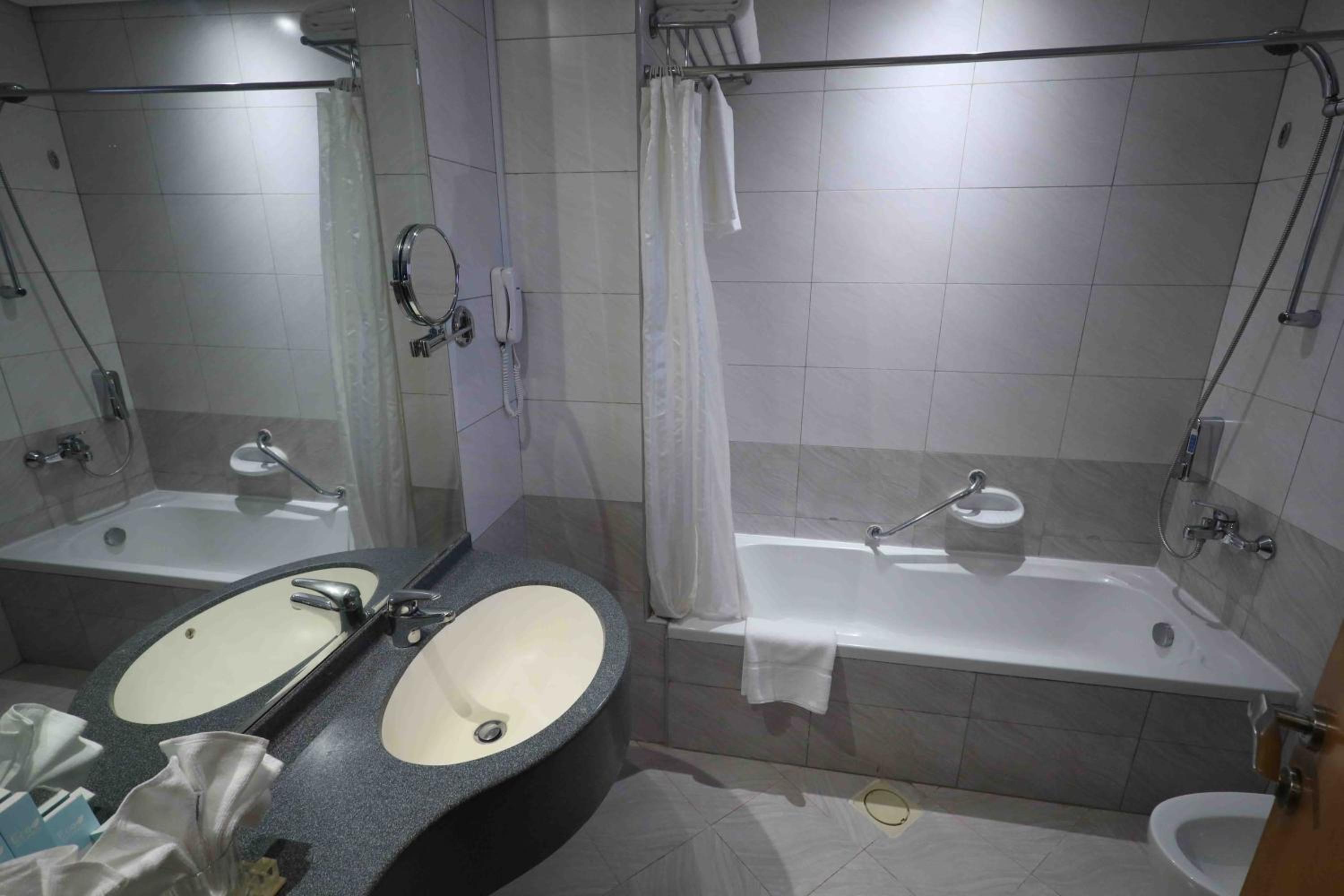 One-Bedroom Suite photo 2