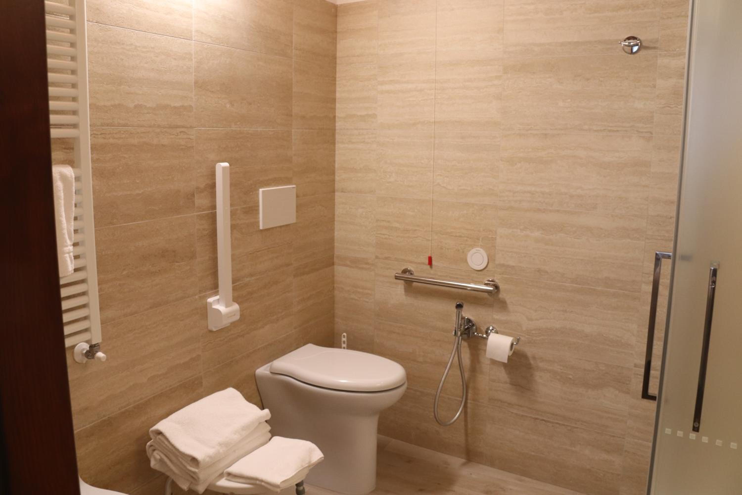 Superior Suite - Photo 6