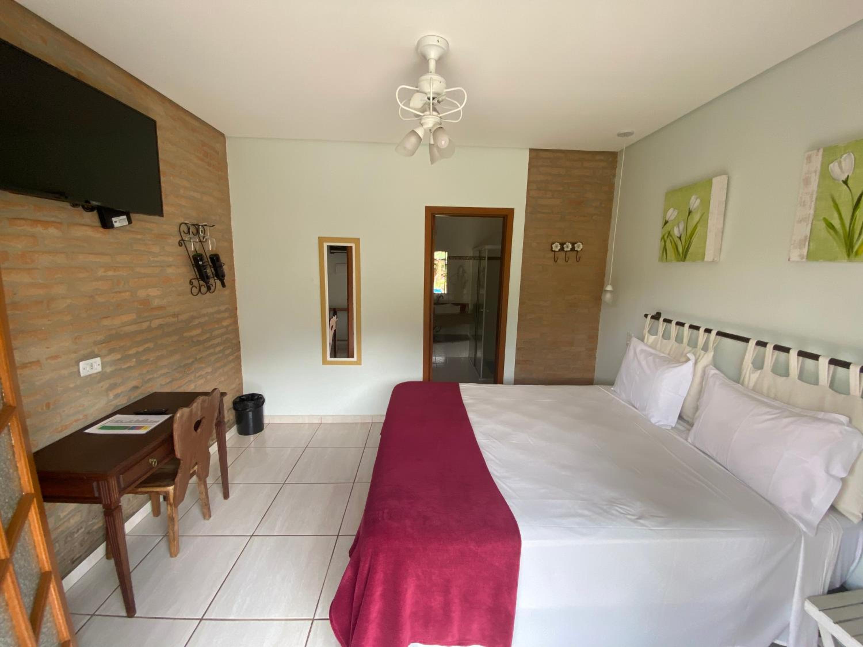Suite - Photo 1