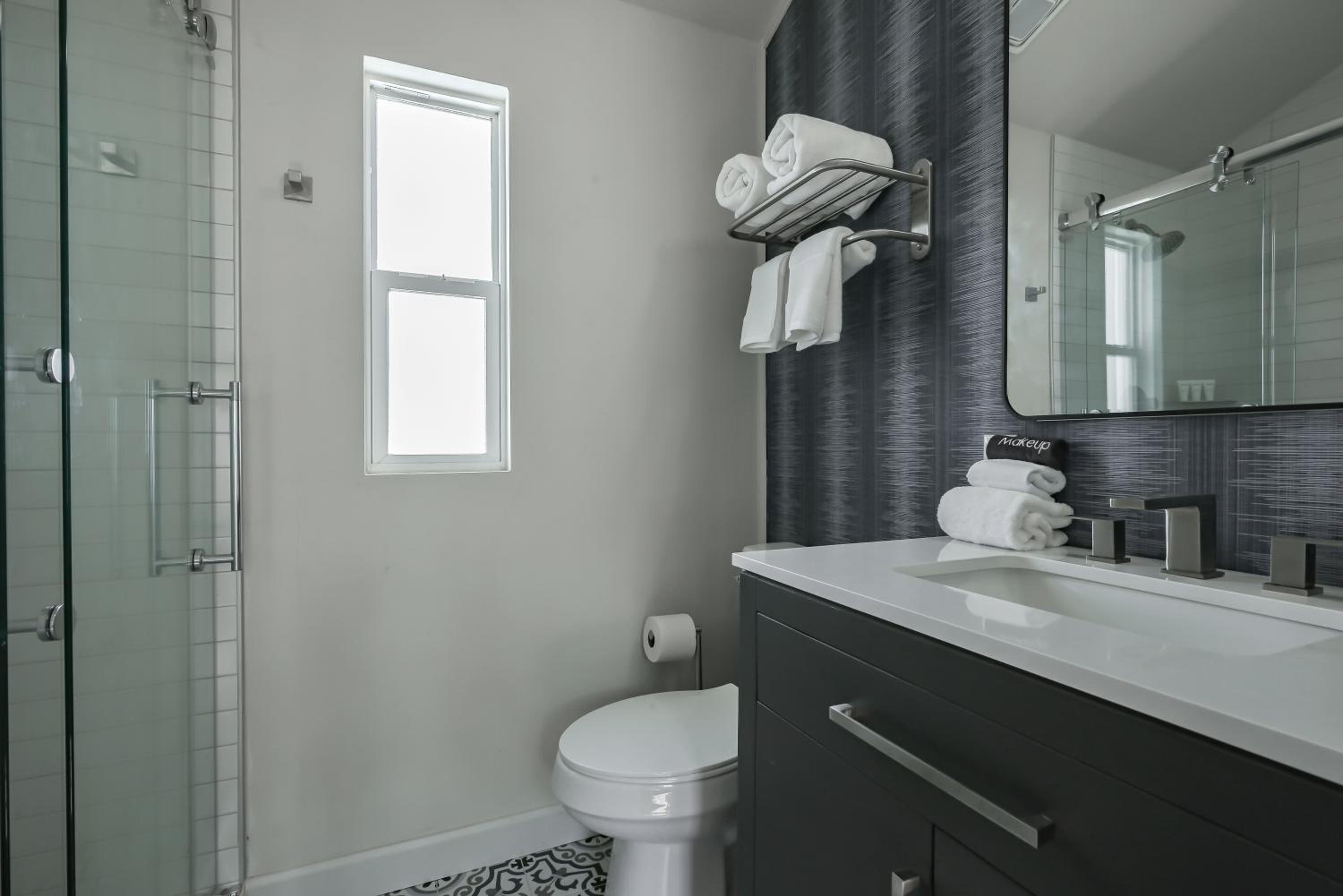 Superior Suite - Photo 8