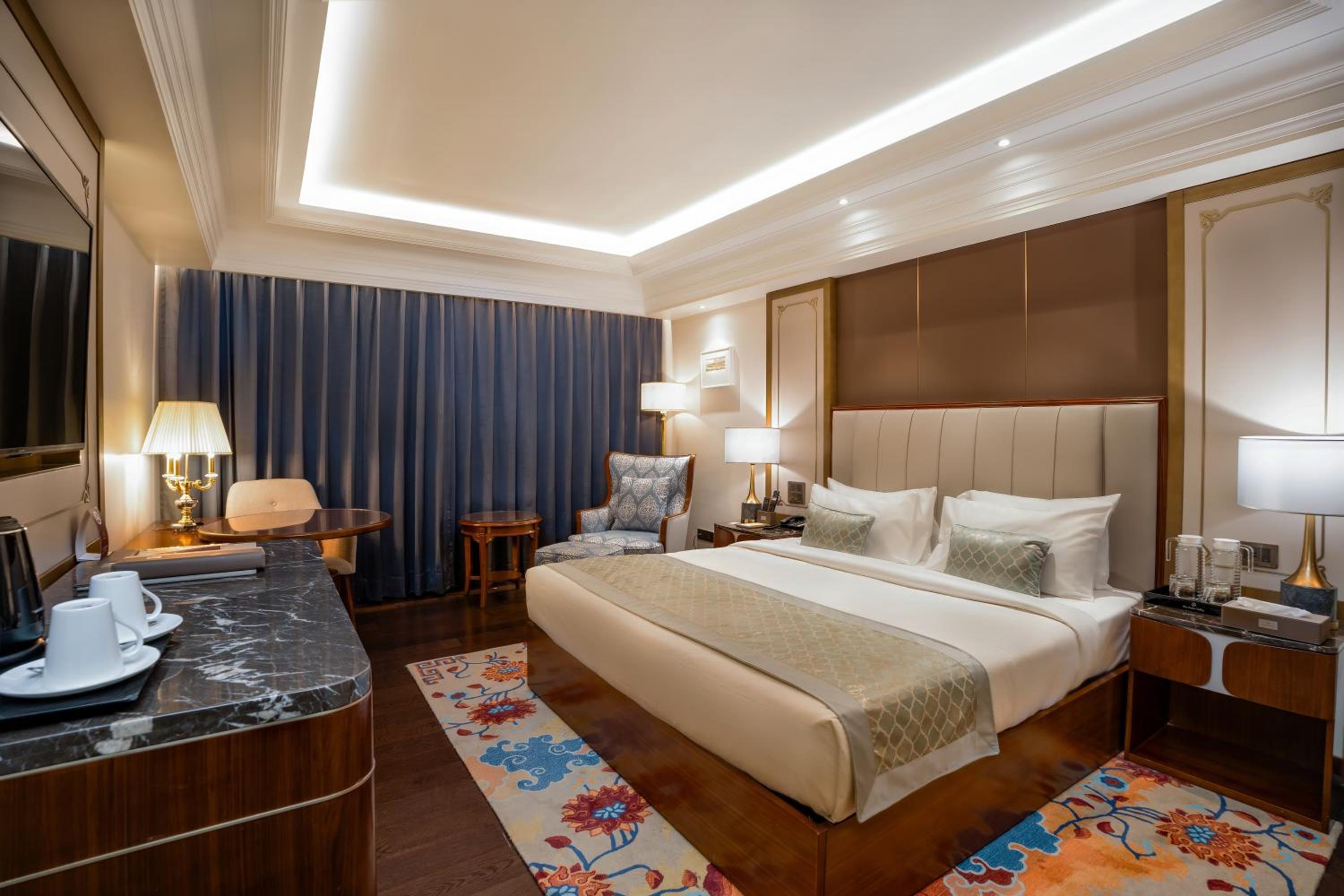 King Room with Spa Bath - Photo 3