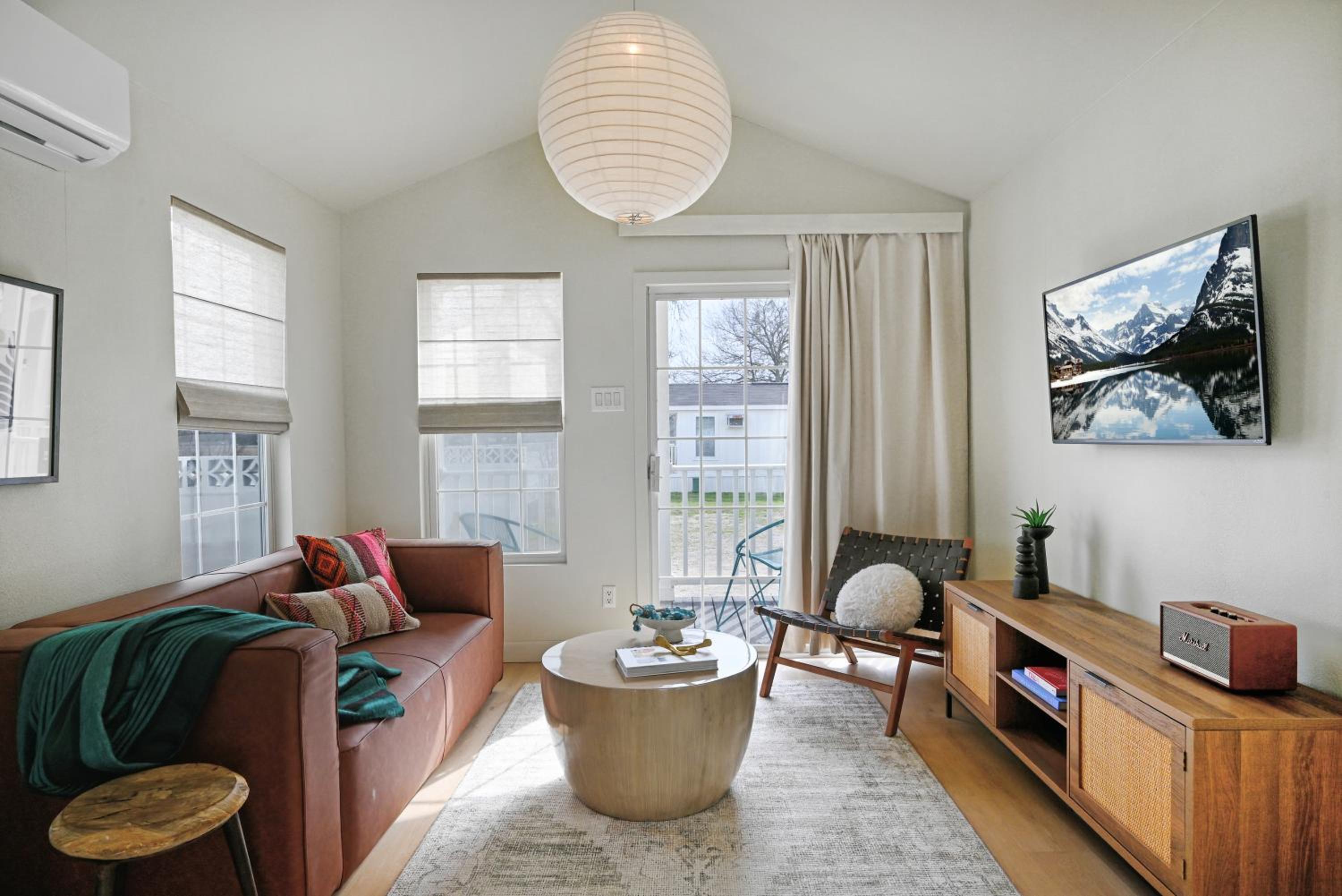 Deluxe Suite - Photo 7