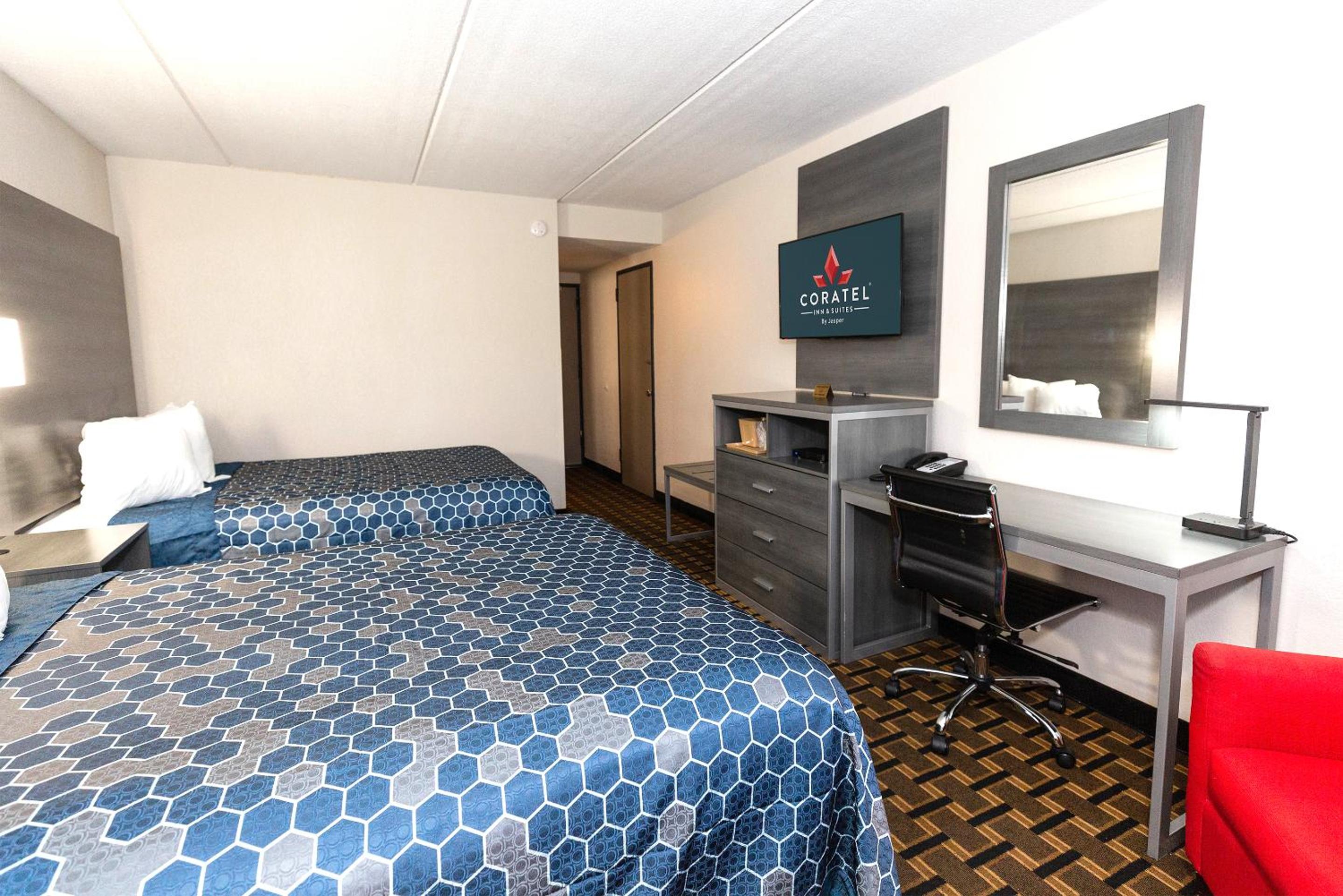 Deluxe Queen Room with Two Queen Beds - Photo 4