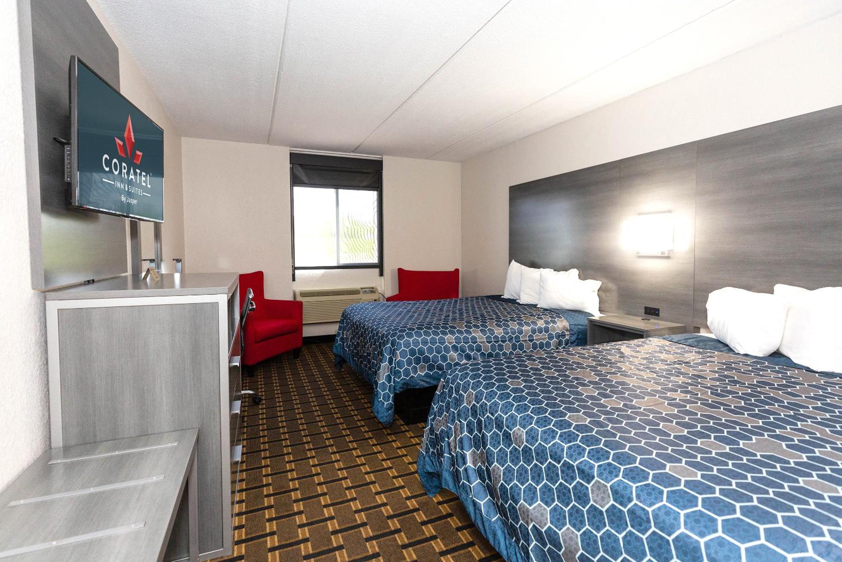 Deluxe Queen Room with Two Queen Beds - Photo 3