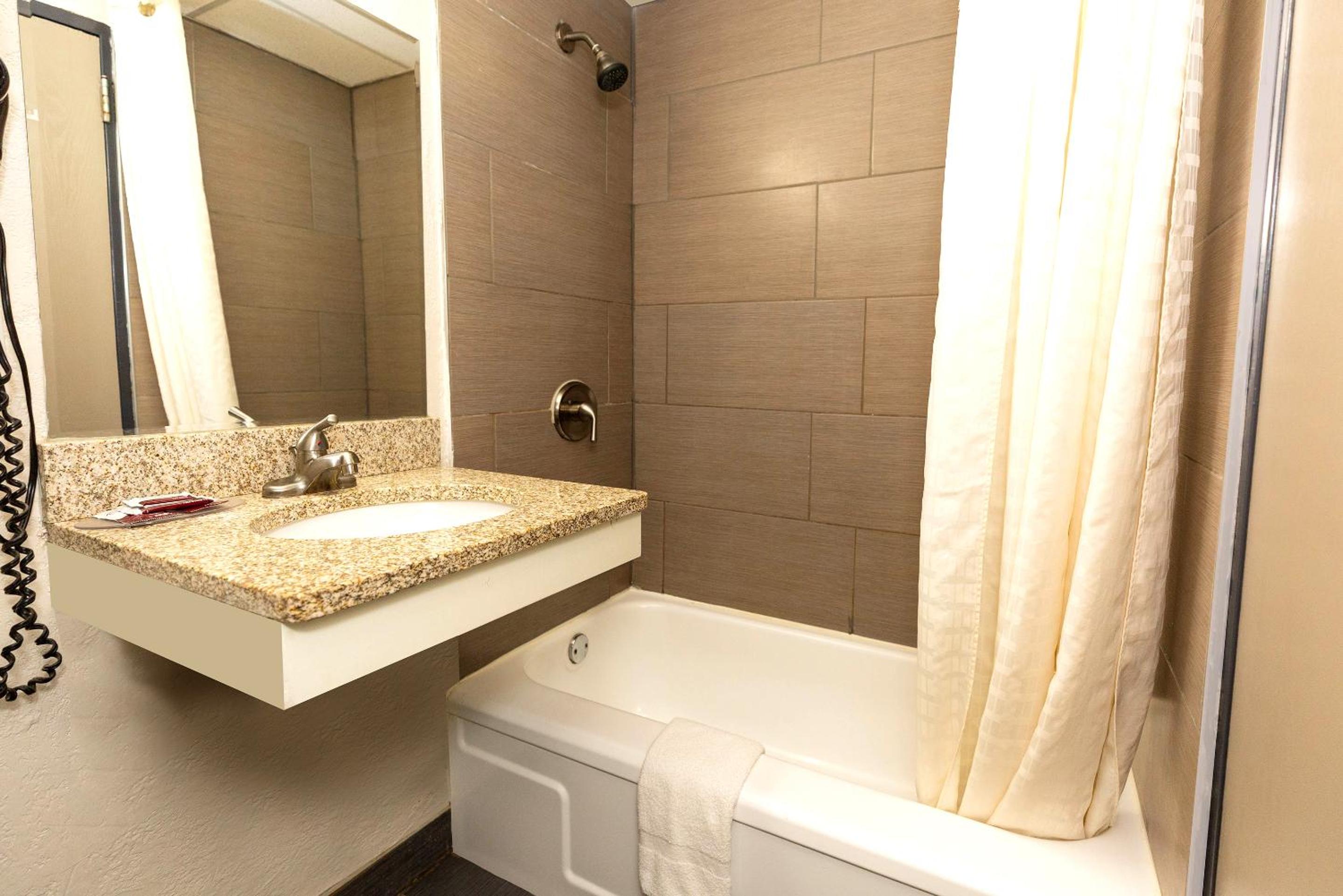 Deluxe Double Room with Two Double Beds - Photo 4