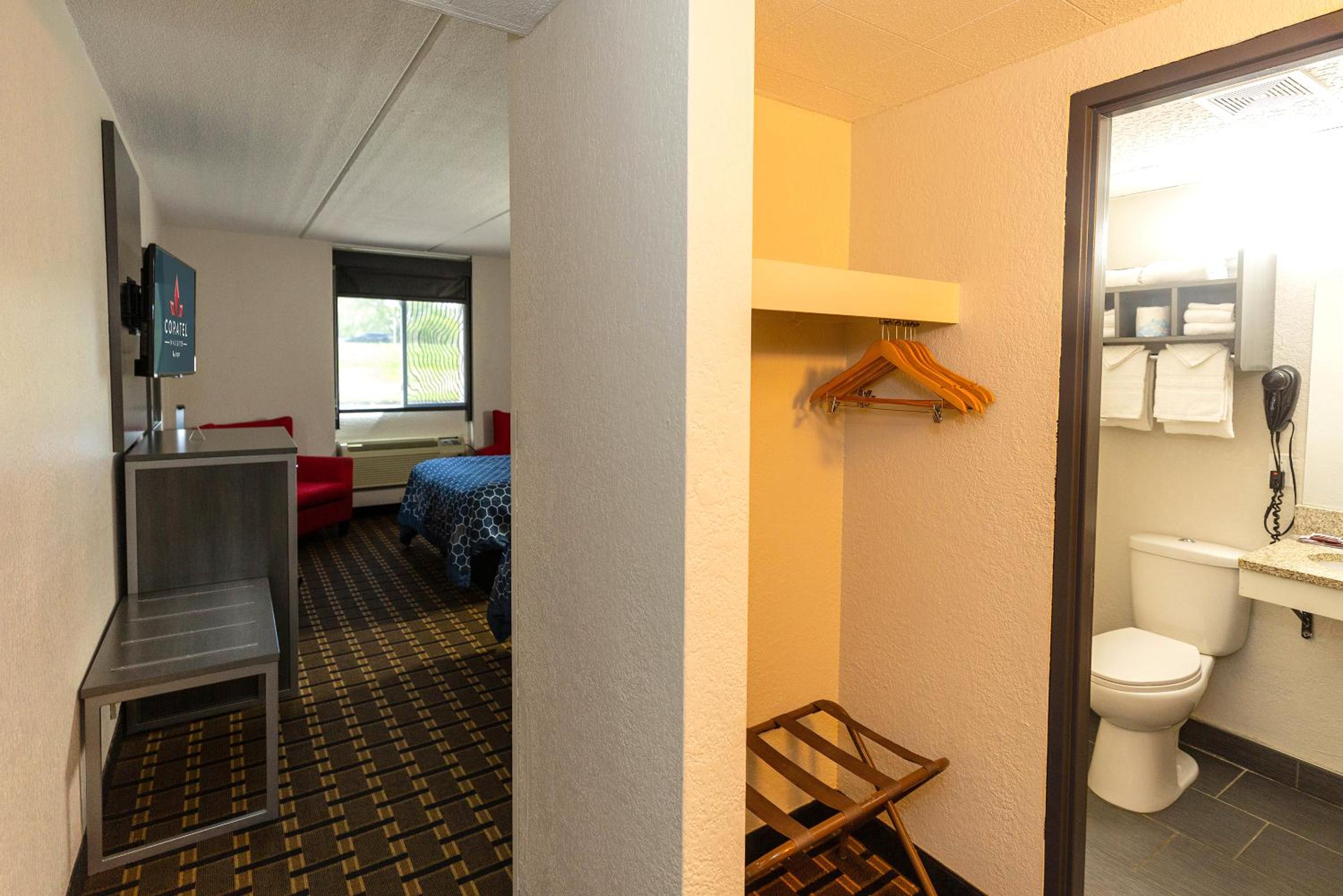 Deluxe Queen Room with Two Queen Beds - Photo 2