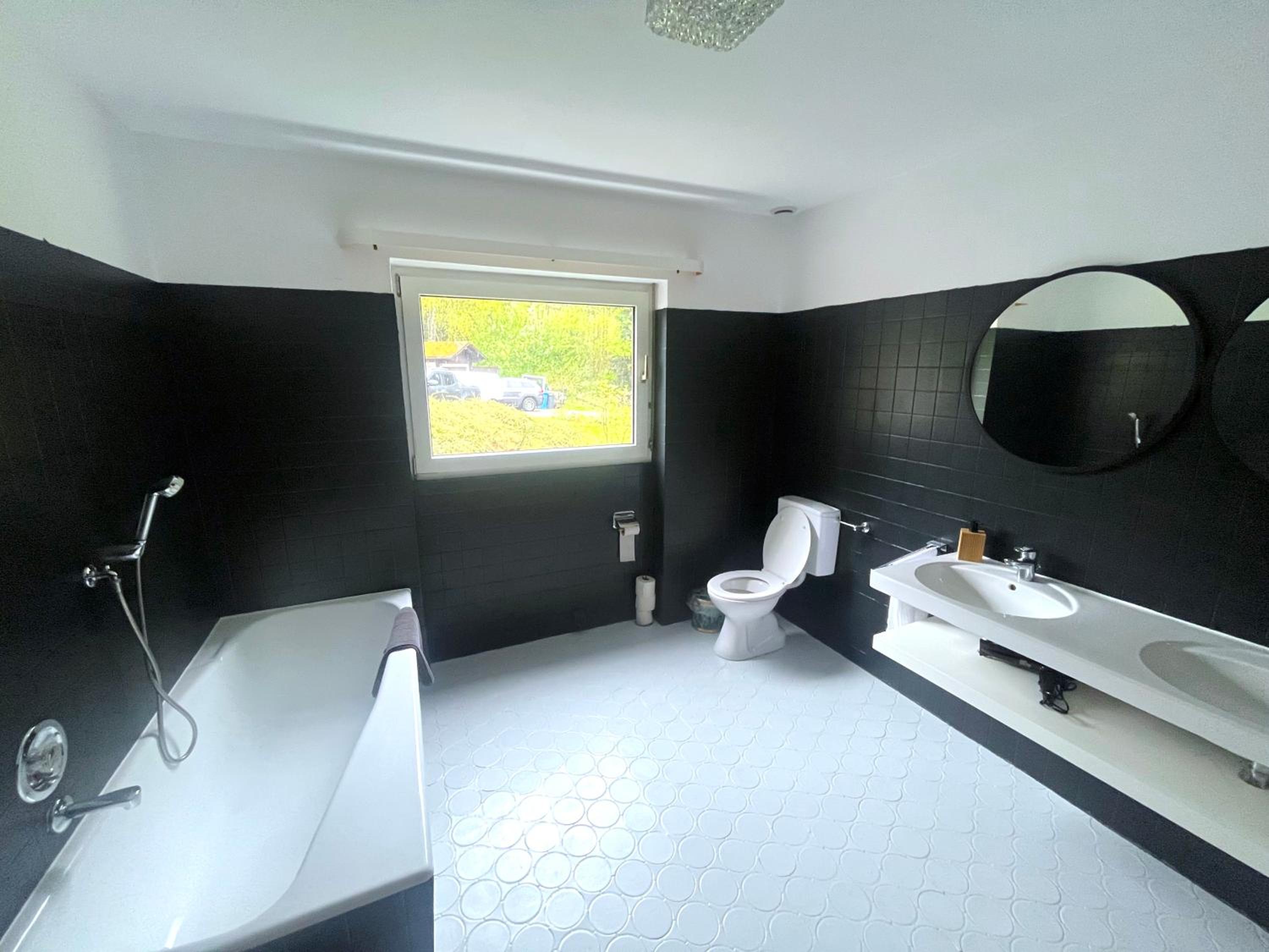 Four-Bedroom House photo 2