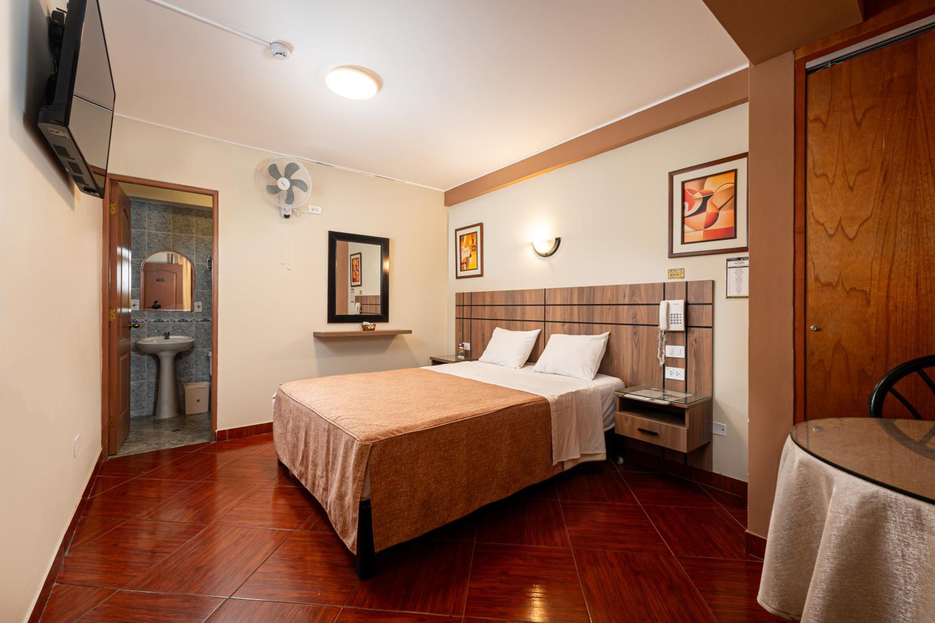 Double Room - Photo 17
