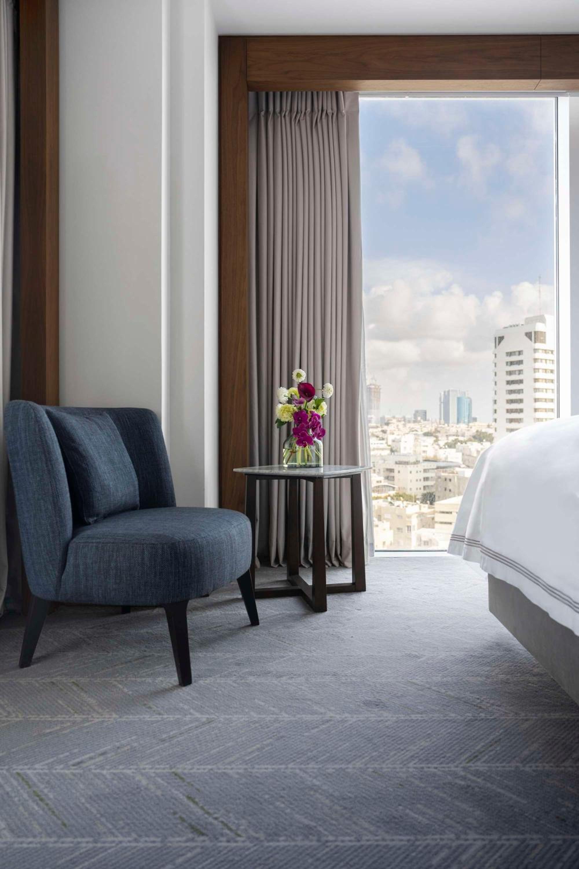 Grand City Room - Photo 3