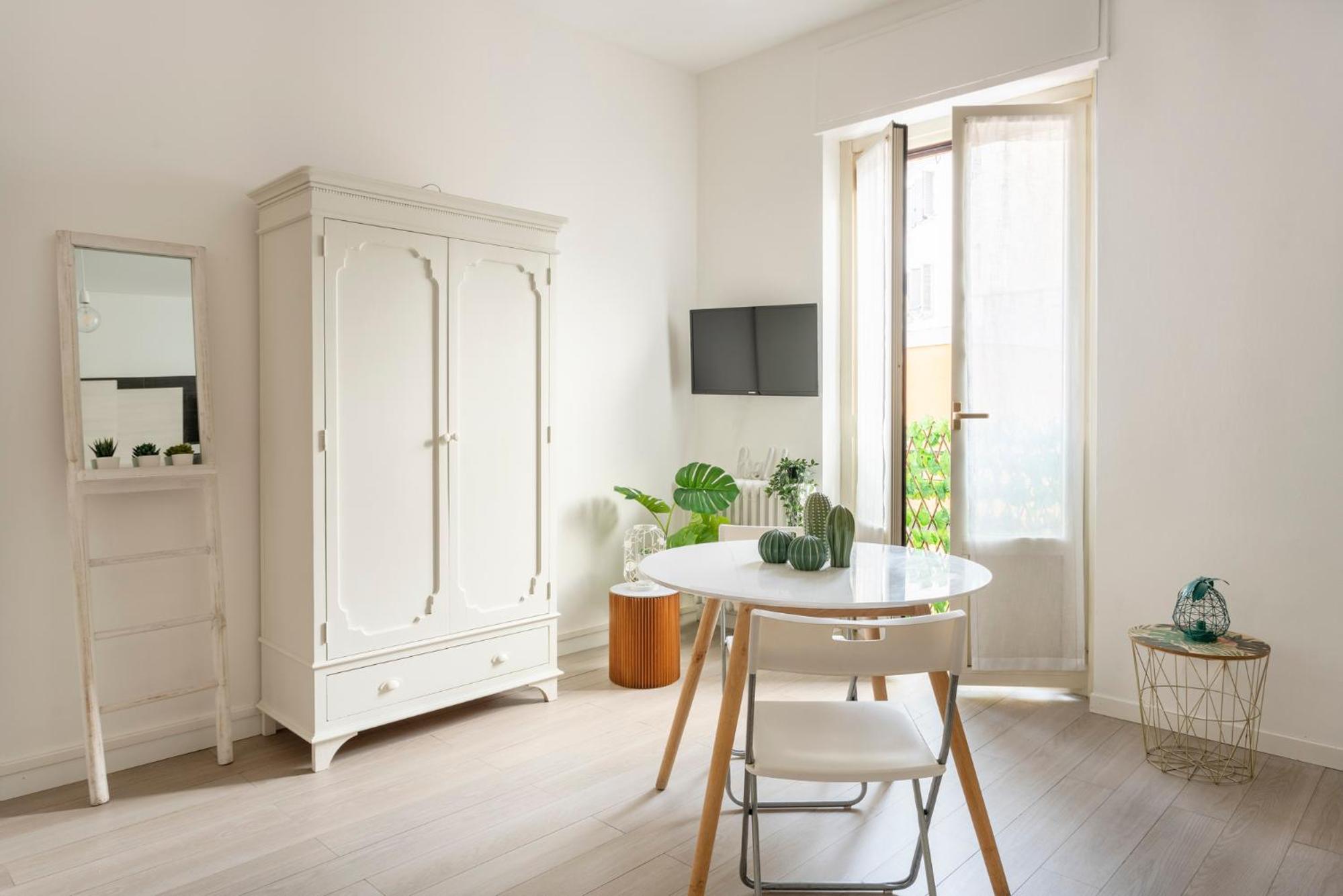Studio Apartment