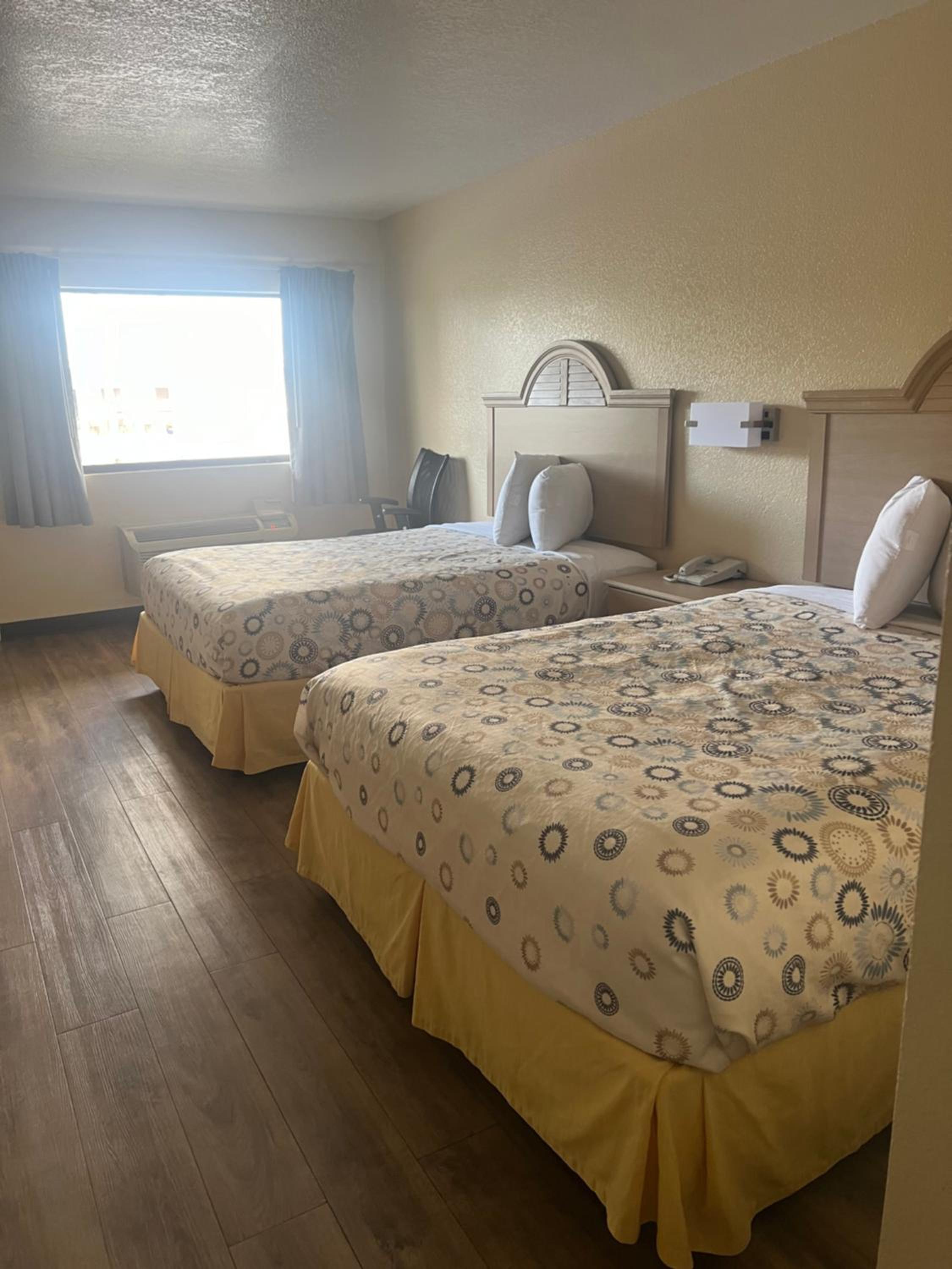Queen Room with Two Queen Beds - Non-Smoking photo 1