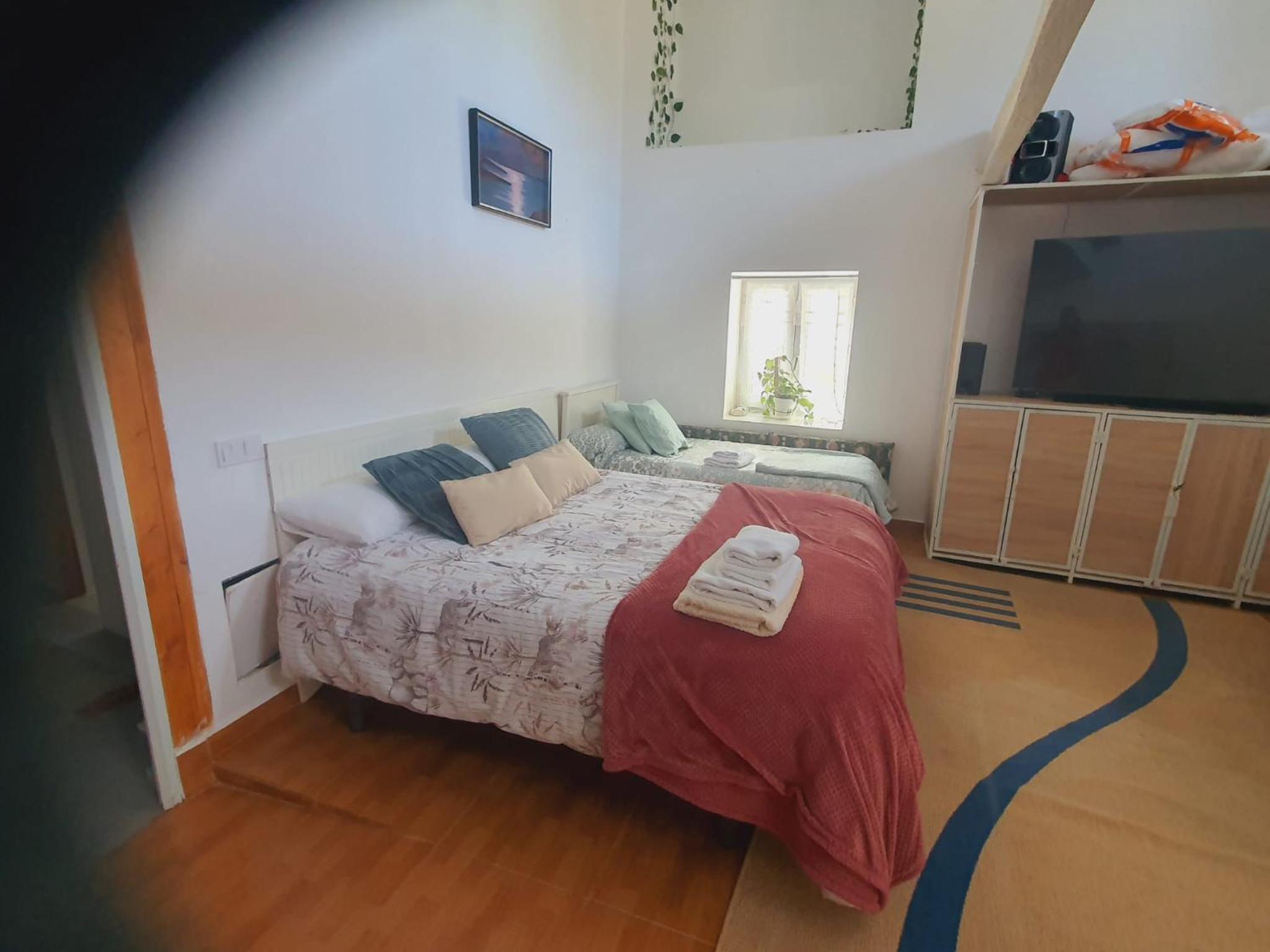 Family Room with Private Bathroom photo 3