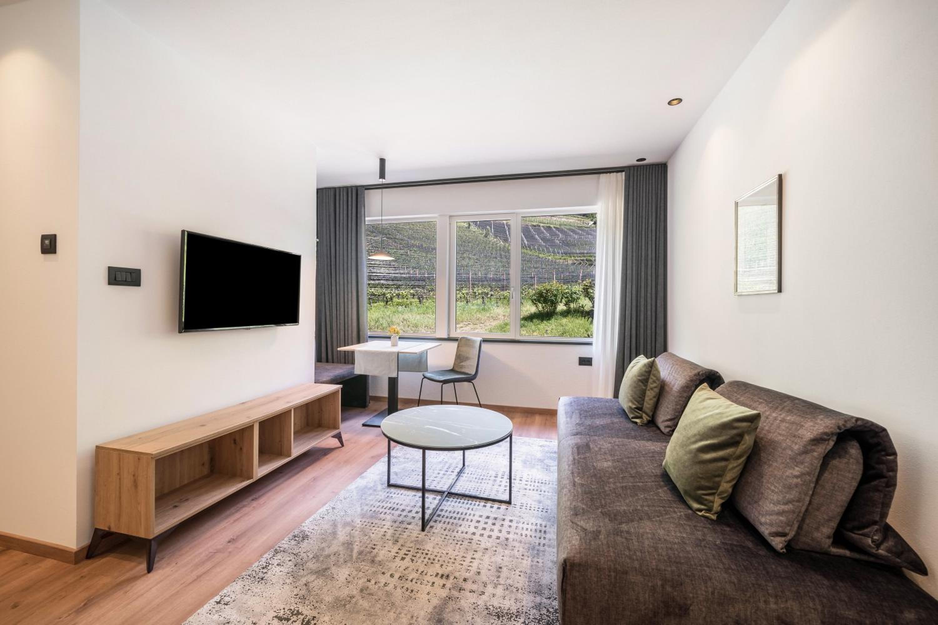 One-Bedroom Apartment with Garden photo 1