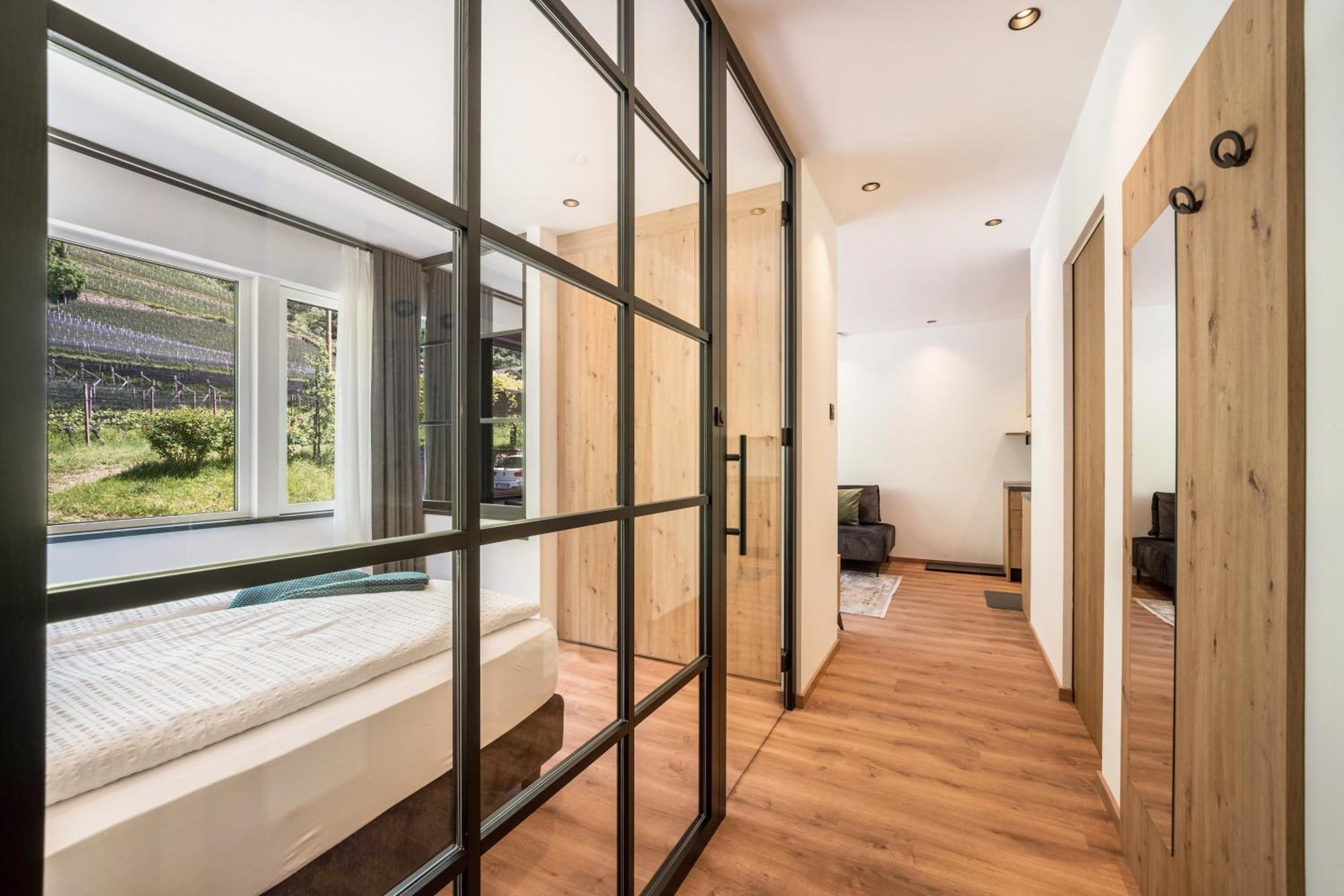 One-Bedroom Apartment with Garden photo 2