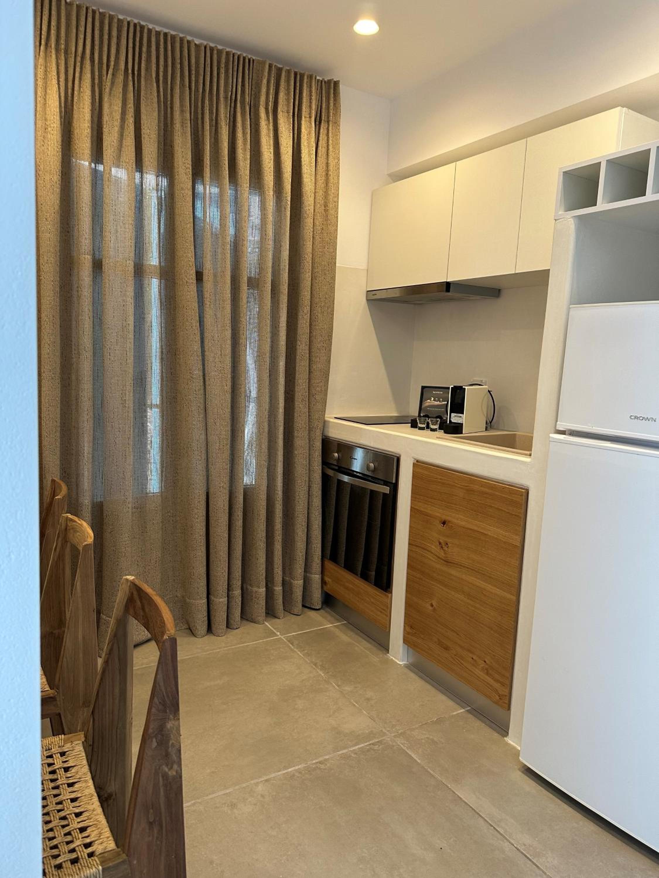 Standard Studio with street view photo 3