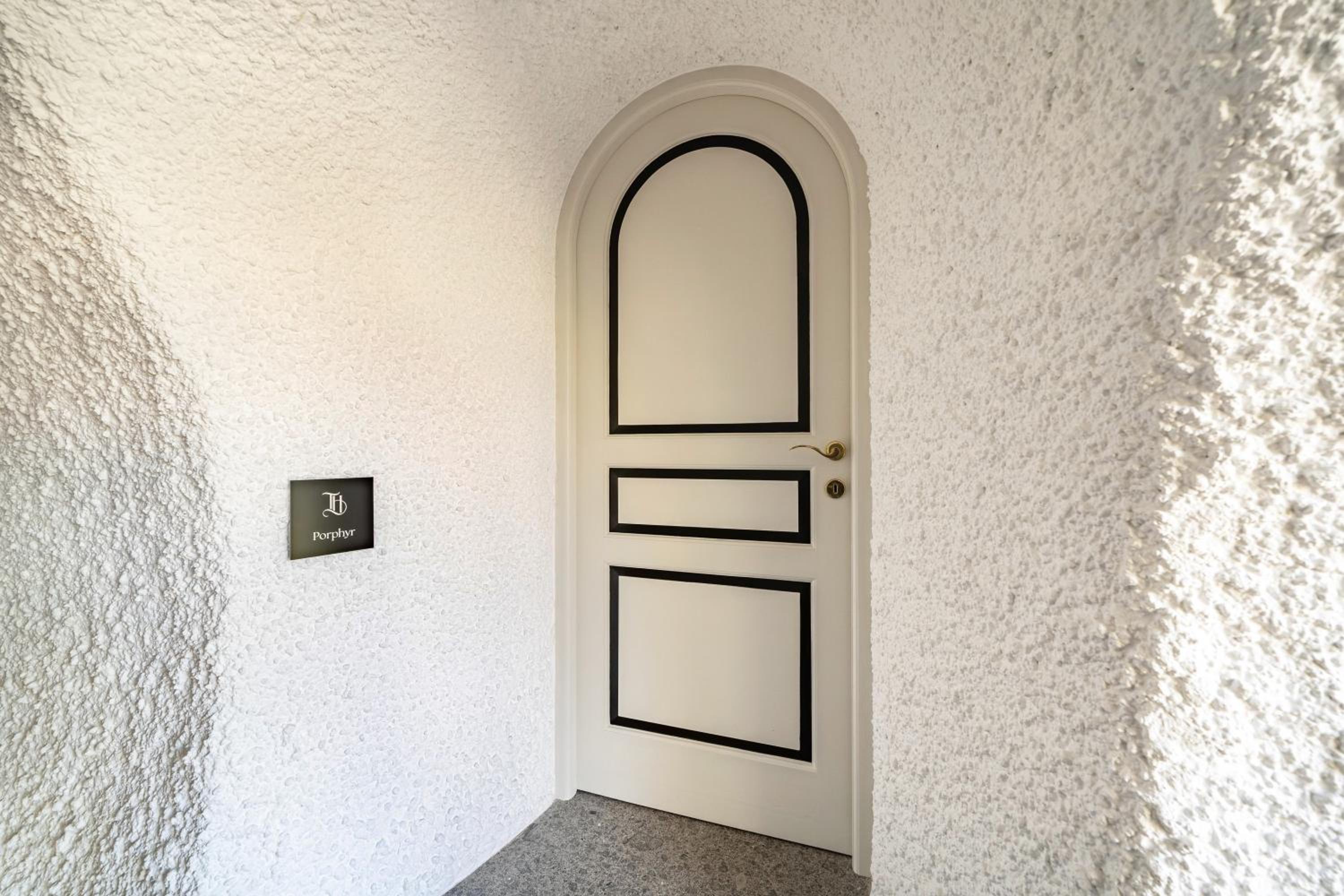 One-Bedroom Apartment with Garden photo 3