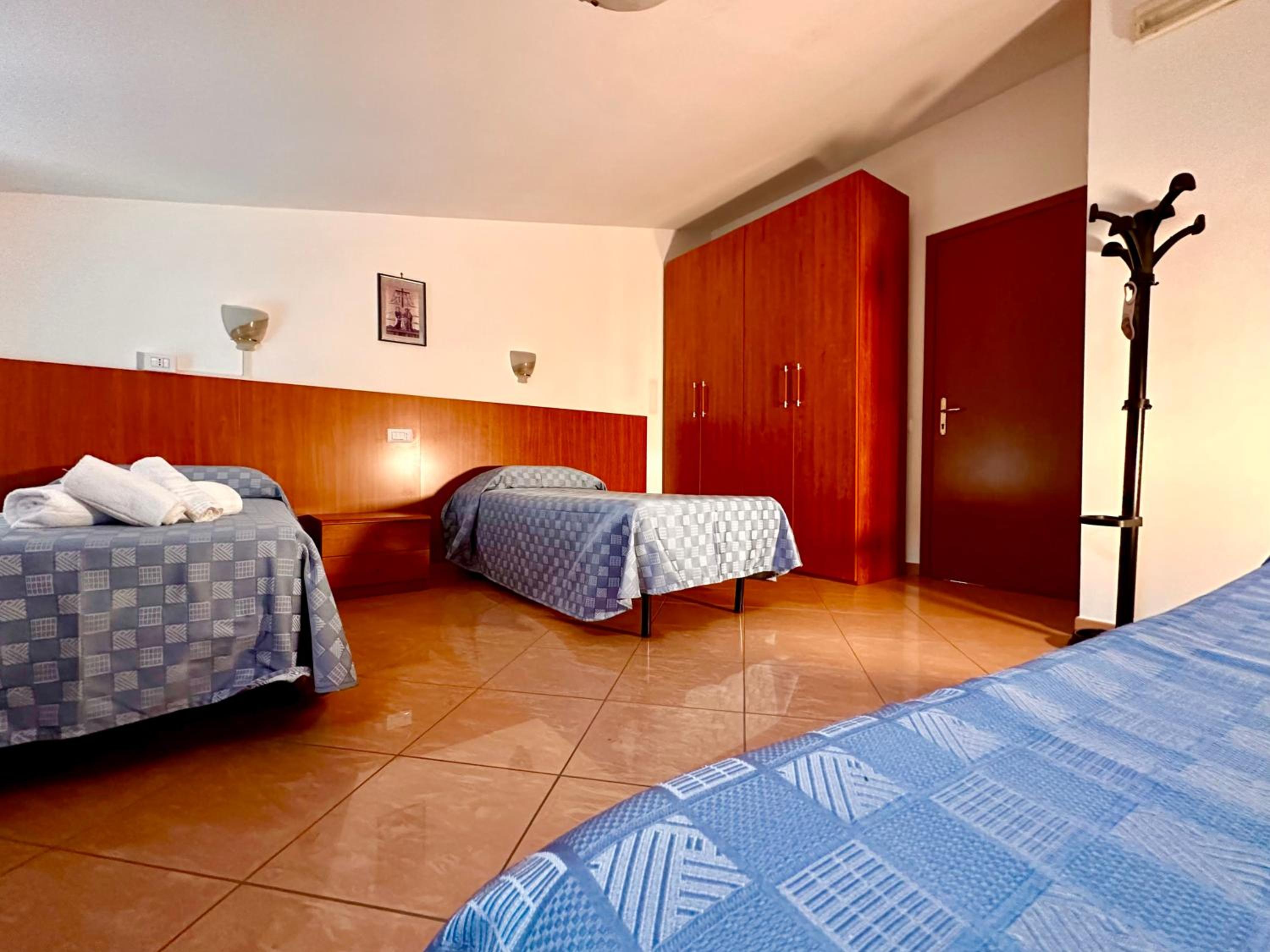 Budget Triple Room - Photo 1