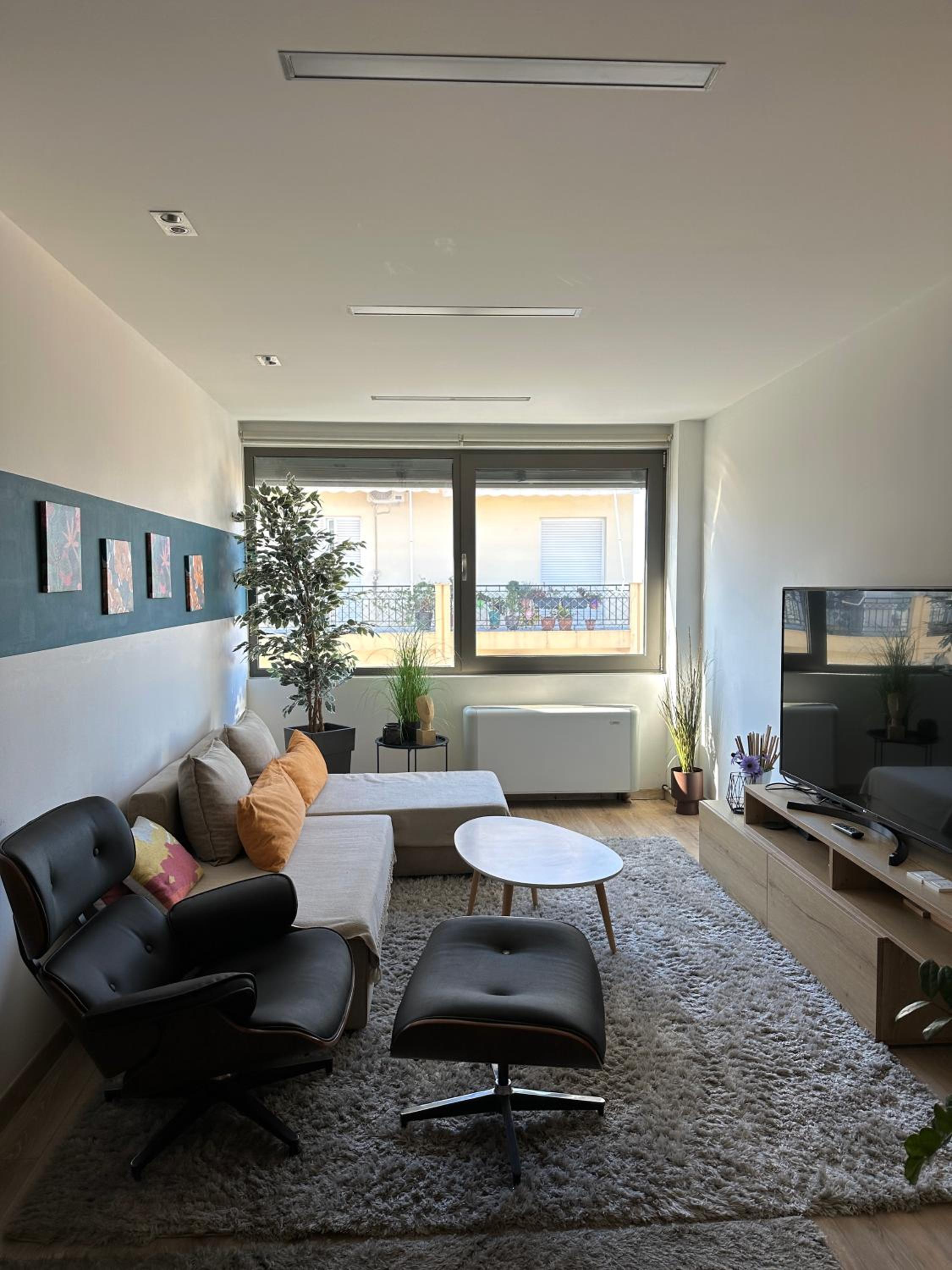 One-Bedroom Apartment - Photo 1
