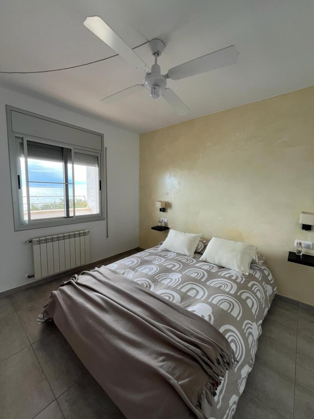 Apartamento de dos habitaciones con terraza y vista al mar