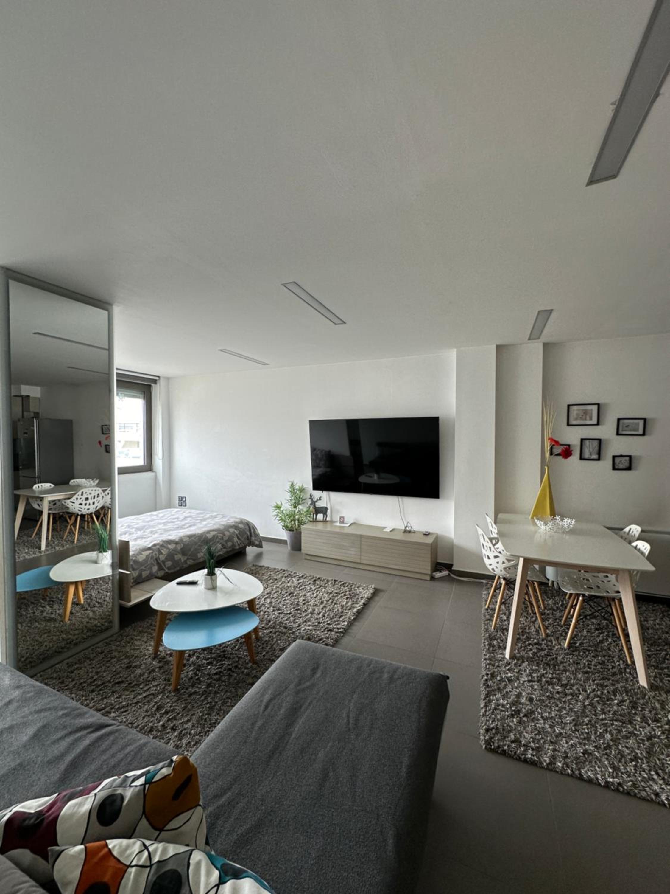 One-Bedroom Apartment photo 1